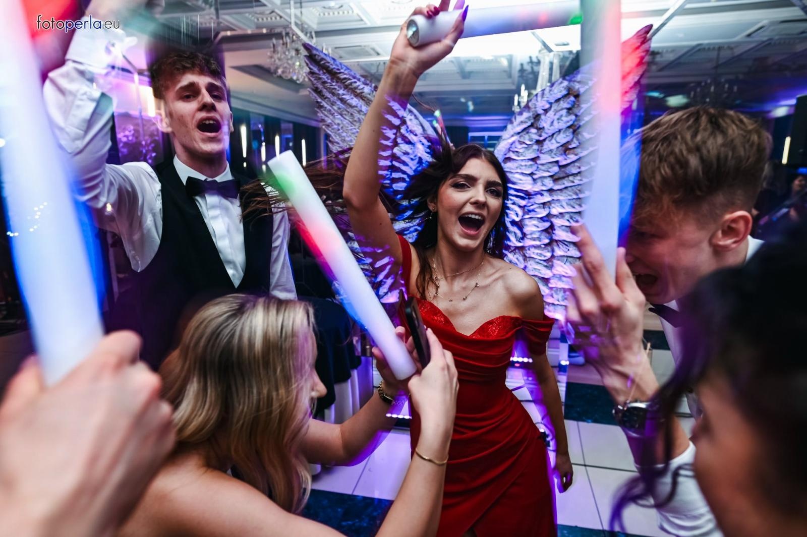 Zdjęcie w galerii na portalu naszraciborz.pl: Szampańska zabawa CKZiU nr 1 na studniówce w Rege w Bieńkowicach [FOTO i WIDEO] wiadomości z regionu