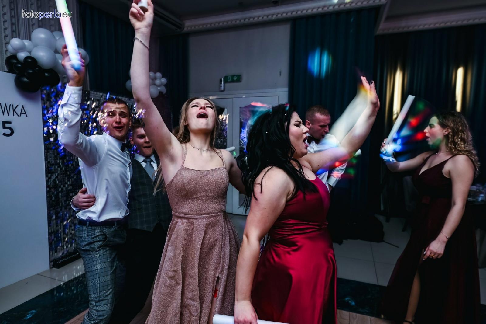 Zdjęcie w galerii na portalu naszraciborz.pl: Szampańska zabawa CKZiU nr 1 na studniówce w Rege w Bieńkowicach [FOTO i WIDEO] wiadomości z regionu