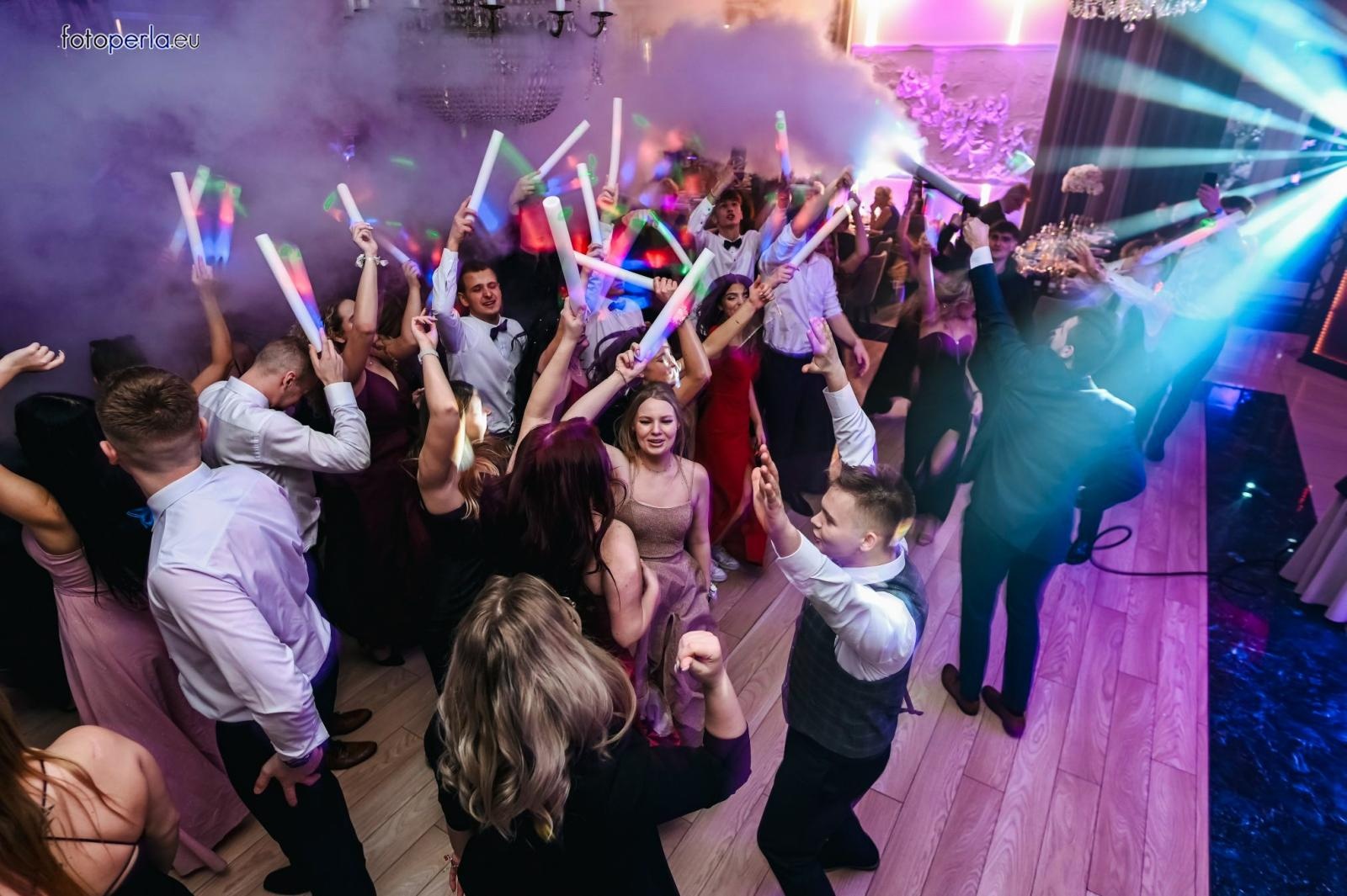 Zdjęcie w galerii na portalu naszraciborz.pl: Szampańska zabawa CKZiU nr 1 na studniówce w Rege w Bieńkowicach [FOTO i WIDEO] wiadomości z regionu