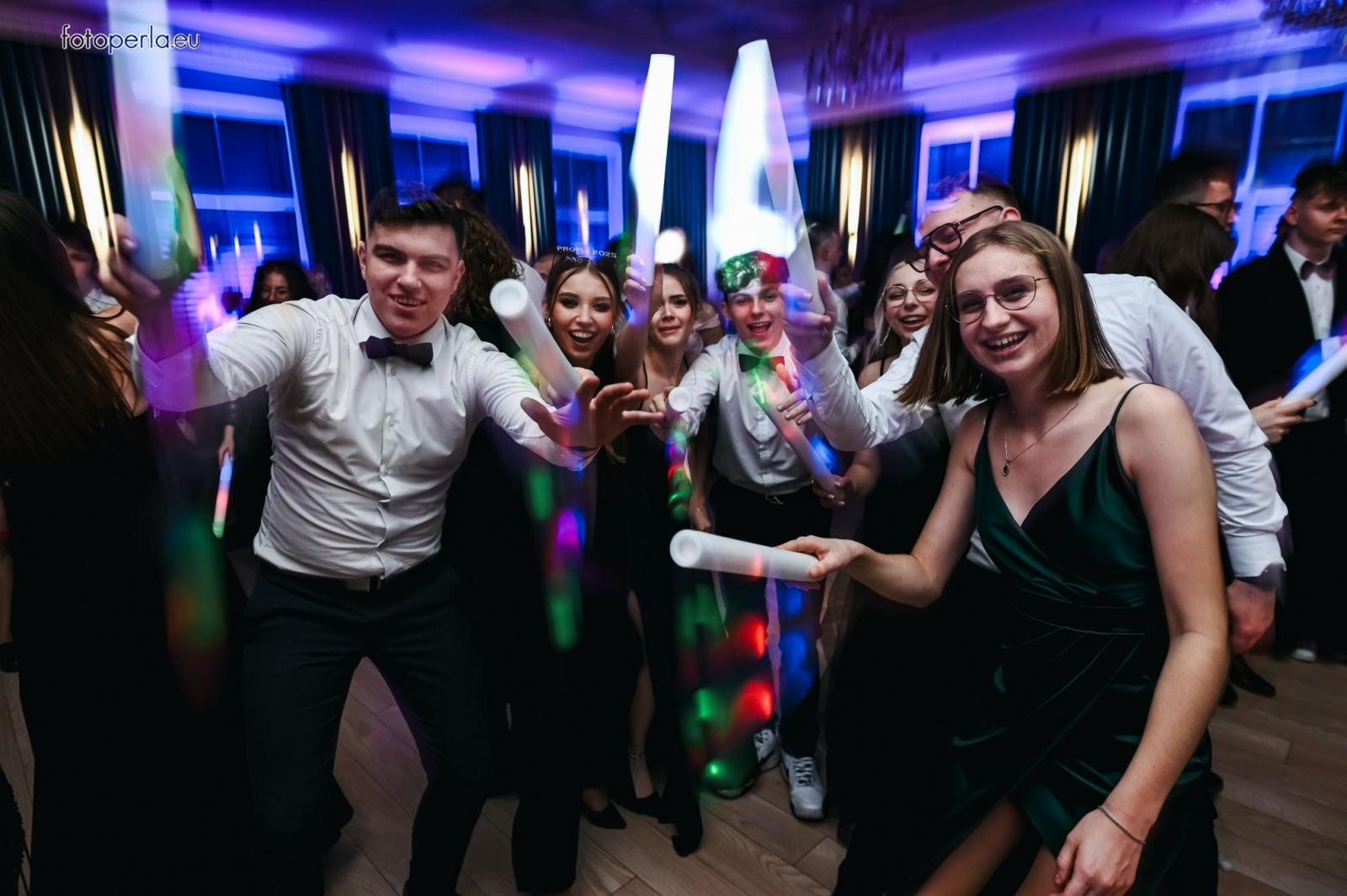 Zdjęcie w galerii na portalu naszraciborz.pl: Szampańska zabawa CKZiU nr 1 na studniówce w Rege w Bieńkowicach [FOTO i WIDEO] wiadomości z regionu