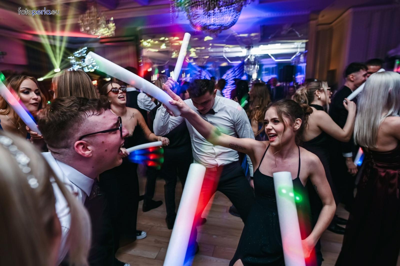 Zdjęcie w galerii na portalu naszraciborz.pl: Szampańska zabawa CKZiU nr 1 na studniówce w Rege w Bieńkowicach [FOTO i WIDEO] wiadomości z regionu