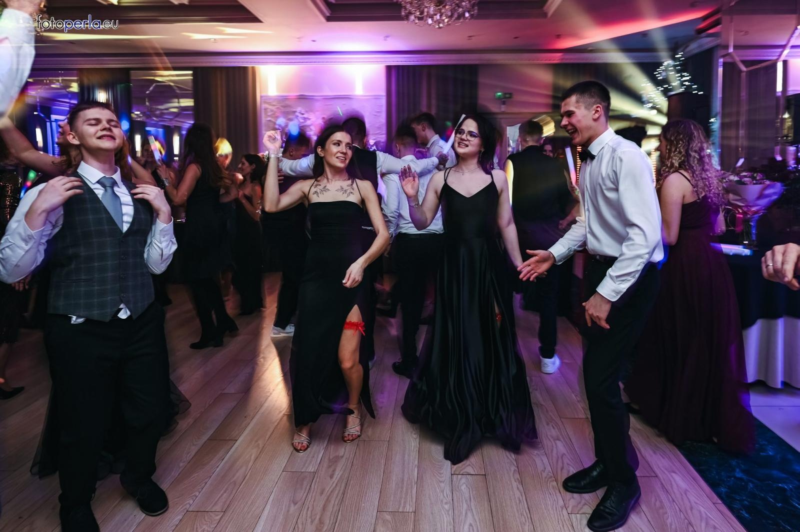 Zdjęcie w galerii na portalu naszraciborz.pl: Szampańska zabawa CKZiU nr 1 na studniówce w Rege w Bieńkowicach [FOTO i WIDEO] wiadomości z regionu