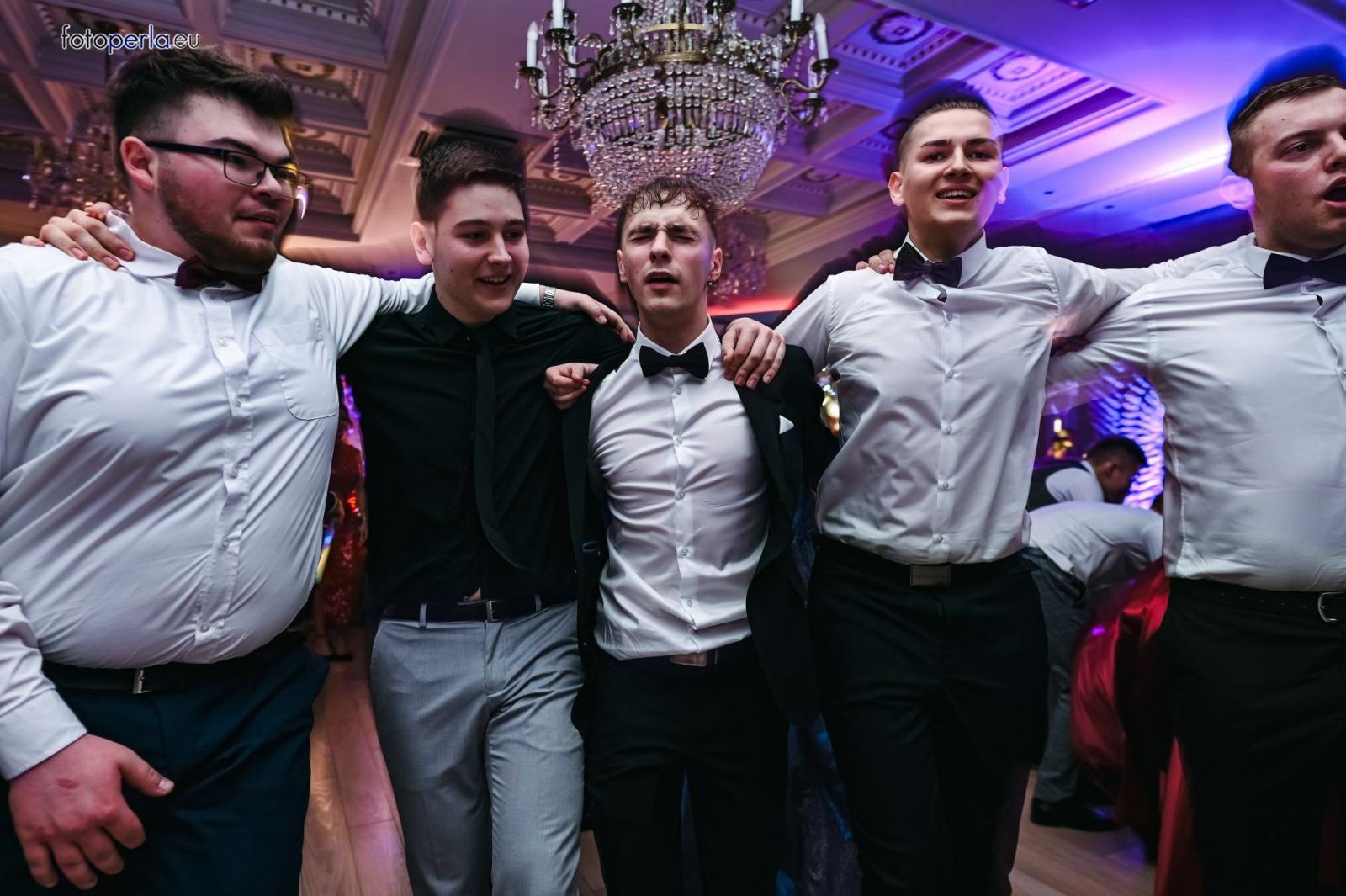 Zdjęcie w galerii na portalu naszraciborz.pl: Szampańska zabawa CKZiU nr 1 na studniówce w Rege w Bieńkowicach [FOTO i WIDEO] wiadomości z regionu