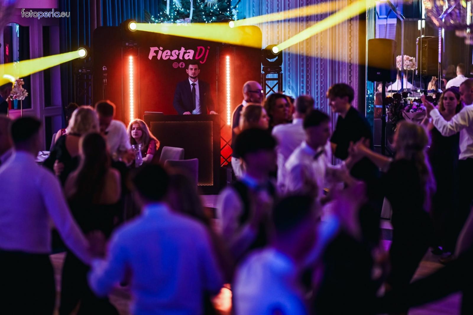 Zdjęcie w galerii na portalu naszraciborz.pl: Szampańska zabawa CKZiU nr 1 na studniówce w Rege w Bieńkowicach [FOTO i WIDEO] wiadomości z regionu