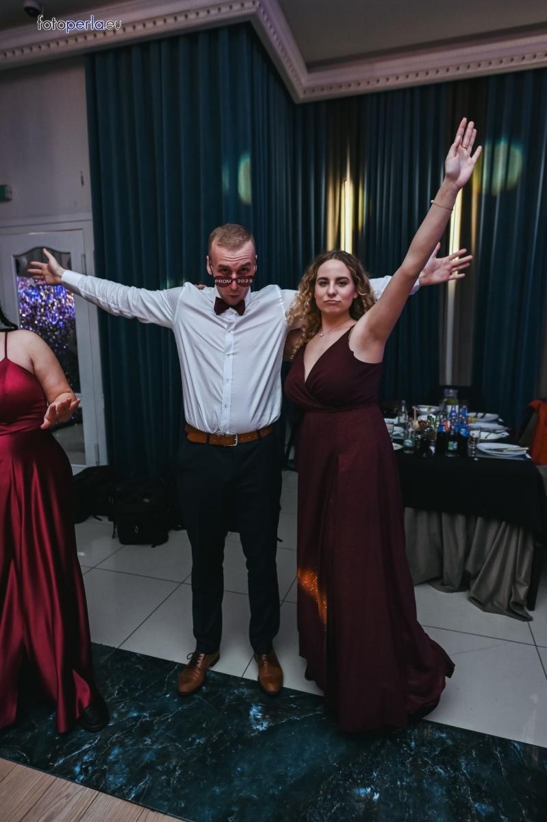 Zdjęcie w galerii na portalu naszraciborz.pl: Szampańska zabawa CKZiU nr 1 na studniówce w Rege w Bieńkowicach [FOTO i WIDEO] wiadomości z regionu