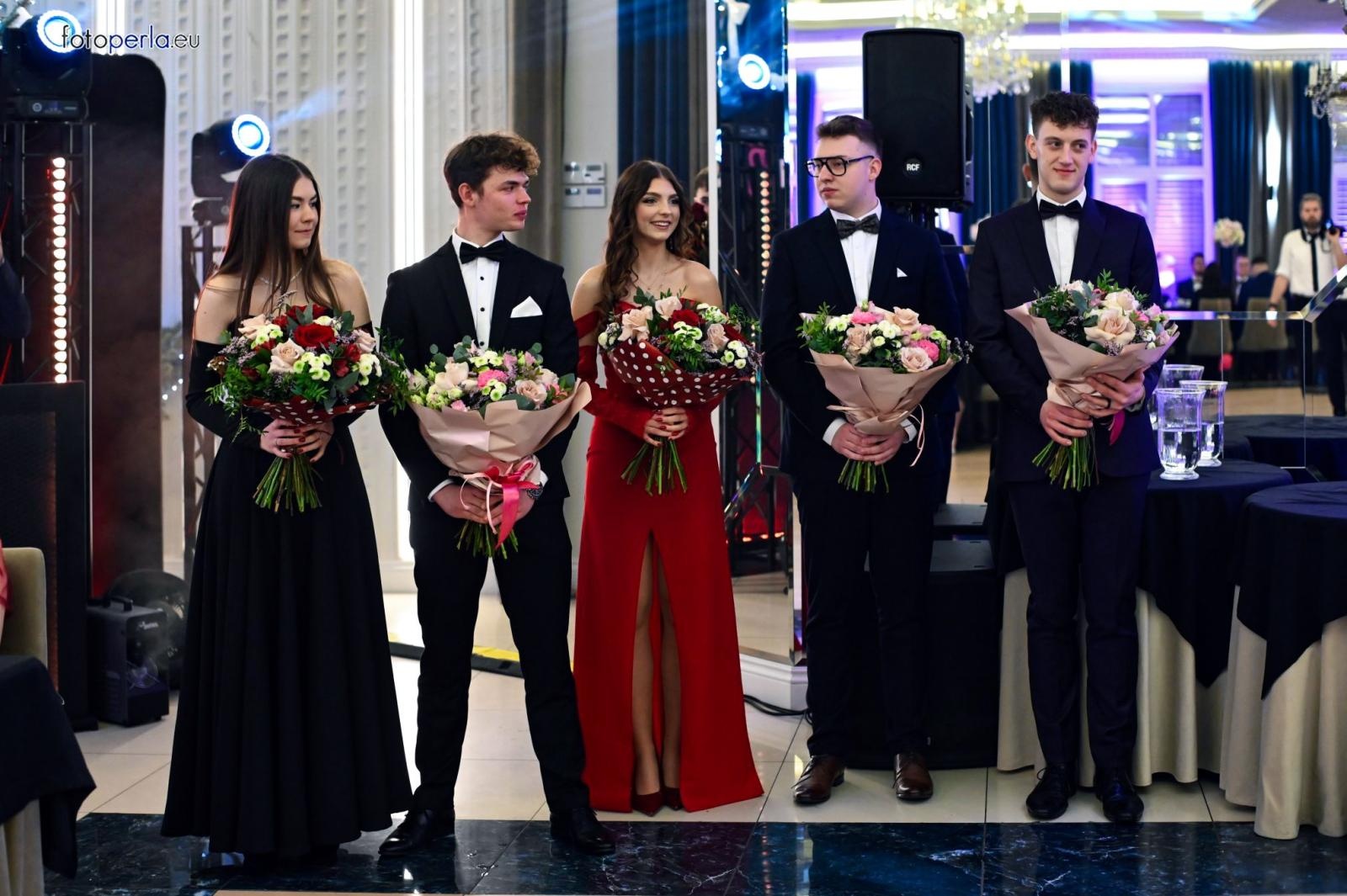 Zdjęcie w galerii na portalu naszraciborz.pl: Szampańska zabawa CKZiU nr 1 na studniówce w Rege w Bieńkowicach [FOTO i WIDEO] wiadomości z regionu