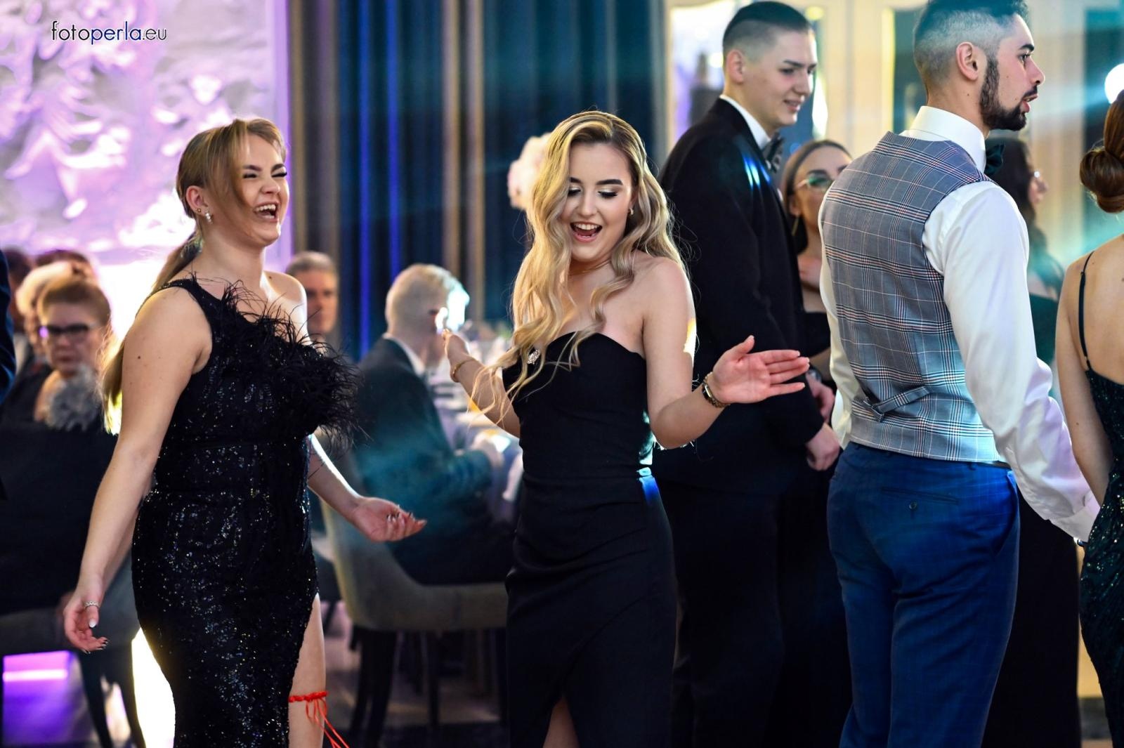 Zdjęcie w galerii na portalu naszraciborz.pl: Szampańska zabawa CKZiU nr 1 na studniówce w Rege w Bieńkowicach [FOTO i WIDEO] wiadomości z regionu