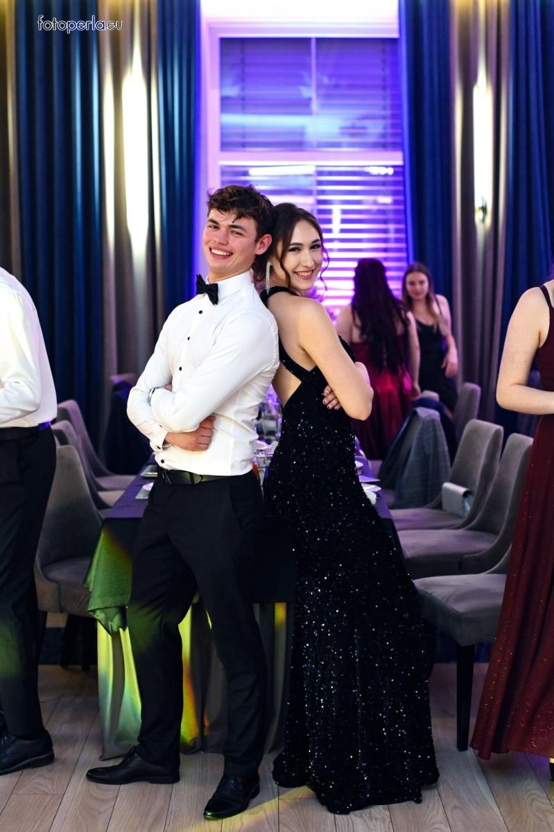 Zdjęcie w galerii na portalu naszraciborz.pl: Szampańska zabawa CKZiU nr 1 na studniówce w Rege w Bieńkowicach [FOTO i WIDEO] wiadomości z regionu