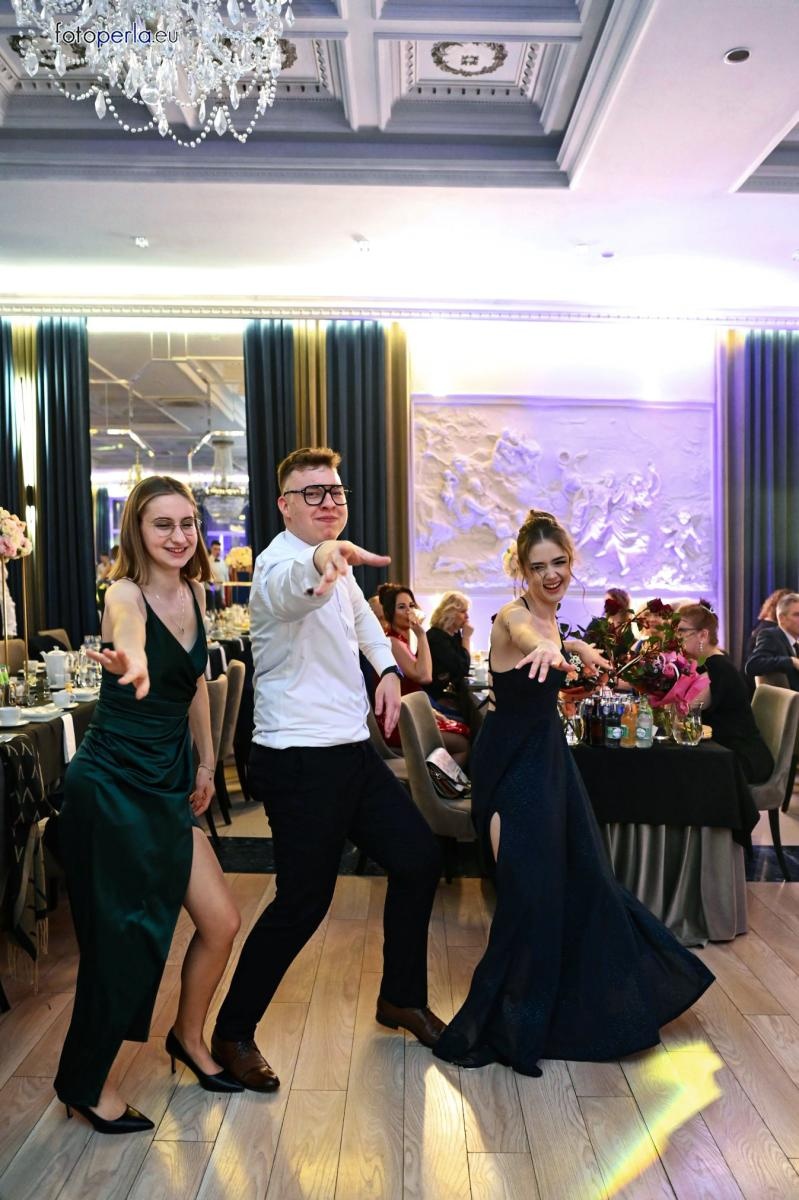 Zdjęcie w galerii na portalu naszraciborz.pl: Szampańska zabawa CKZiU nr 1 na studniówce w Rege w Bieńkowicach [FOTO i WIDEO] wiadomości z regionu