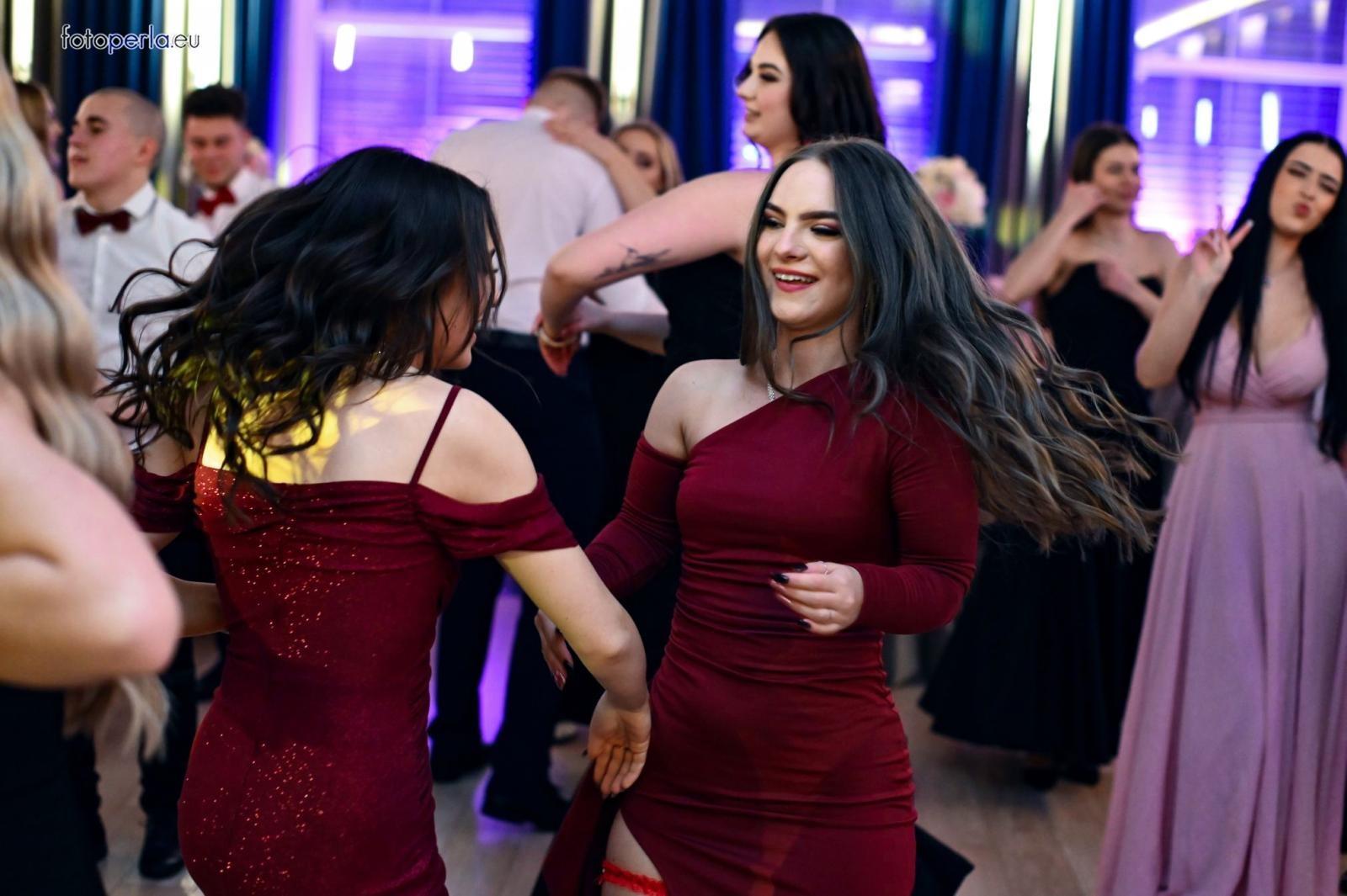 Zdjęcie w galerii na portalu naszraciborz.pl: Szampańska zabawa CKZiU nr 1 na studniówce w Rege w Bieńkowicach [FOTO i WIDEO] wiadomości z regionu