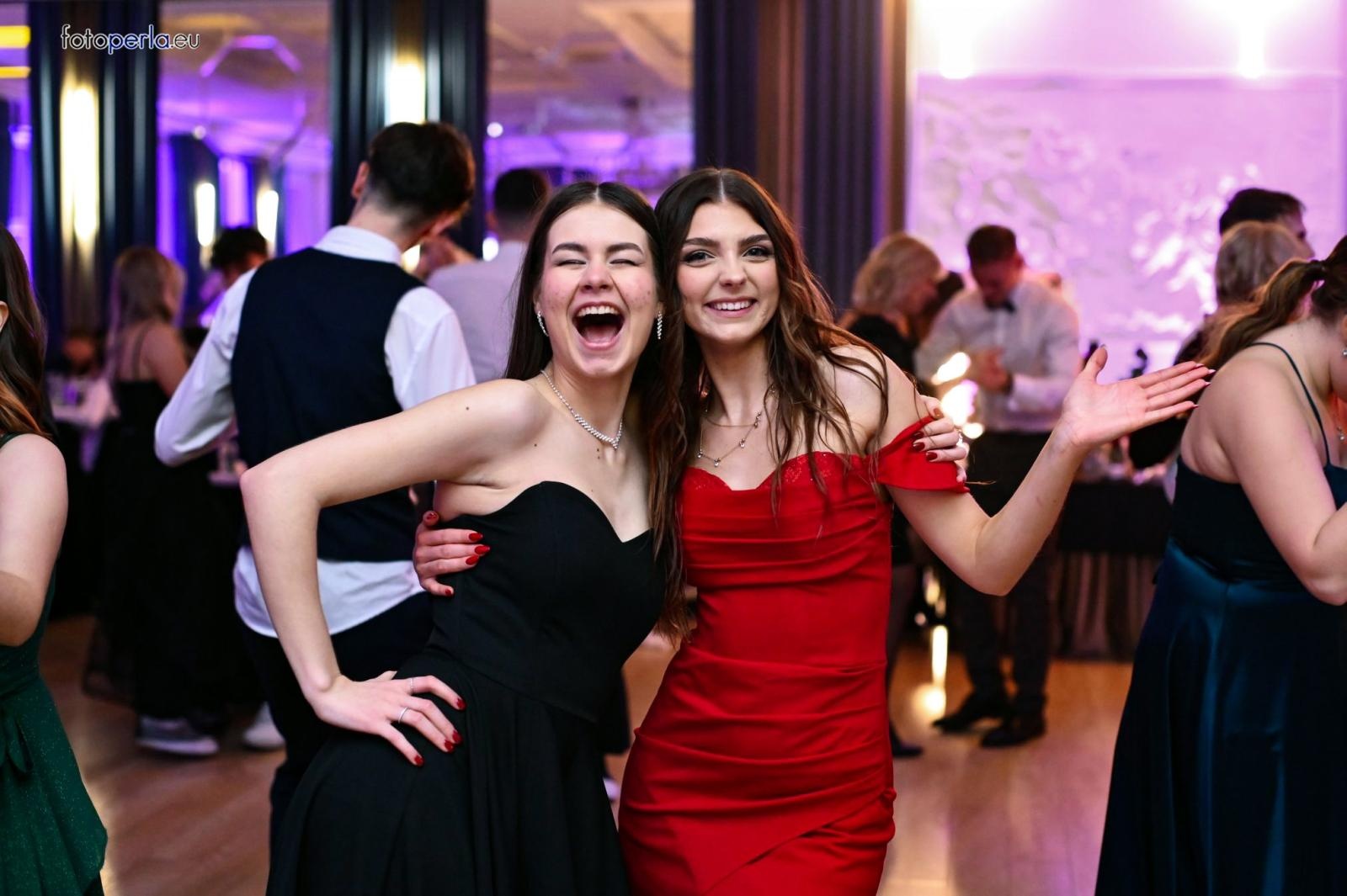 Zdjęcie w galerii na portalu naszraciborz.pl: Szampańska zabawa CKZiU nr 1 na studniówce w Rege w Bieńkowicach [FOTO i WIDEO] wiadomości z regionu