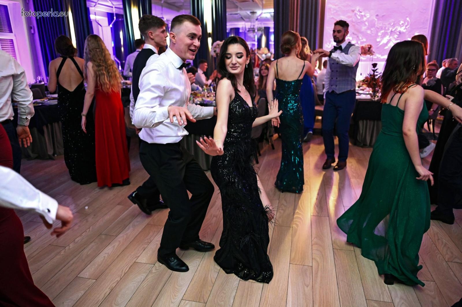 Zdjęcie w galerii na portalu naszraciborz.pl: Szampańska zabawa CKZiU nr 1 na studniówce w Rege w Bieńkowicach [FOTO i WIDEO] wiadomości z regionu