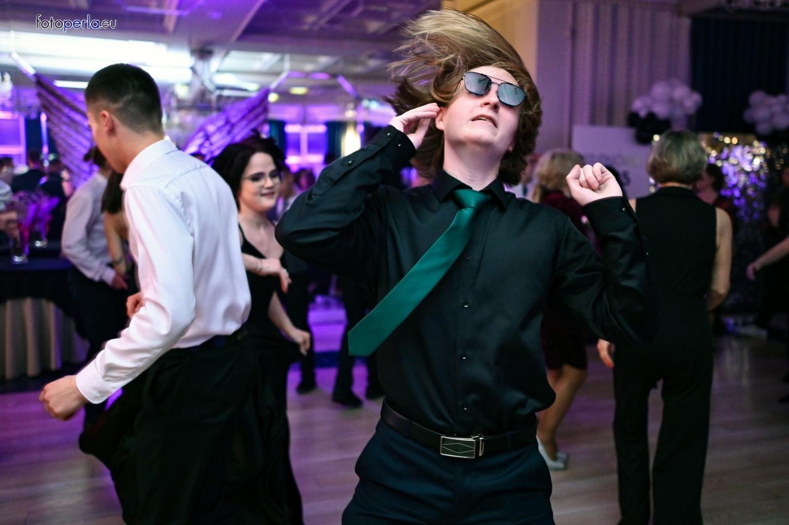 Zdjęcie w galerii na portalu naszraciborz.pl: Szampańska zabawa CKZiU nr 1 na studniówce w Rege w Bieńkowicach [FOTO i WIDEO] wiadomości z regionu