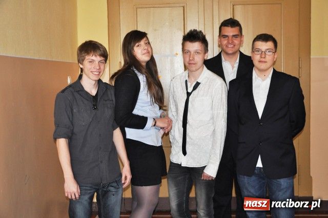 Zdjęcie w galerii na portalu naszraciborz.pl: Gimnazjalistów przepytano z patriotyzmu wiadomości z regionu