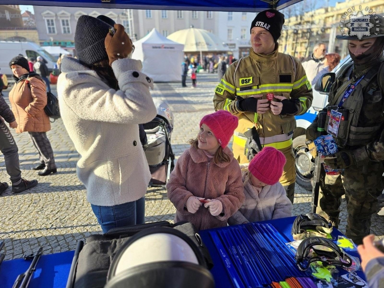 Zdjęcie w galerii na portalu naszraciborz.pl: Raciborscy policjanci na 33. Finale WOŚP wiadomości z regionu