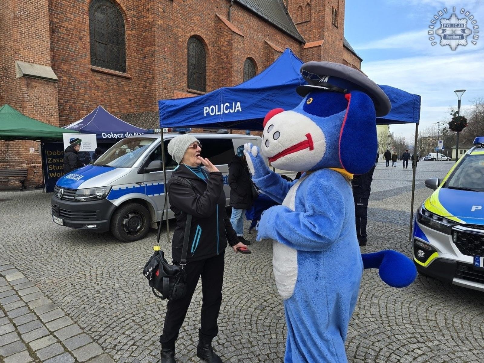 Zdjęcie w galerii na portalu naszraciborz.pl: Raciborscy policjanci na 33. Finale WOŚP wiadomości z regionu