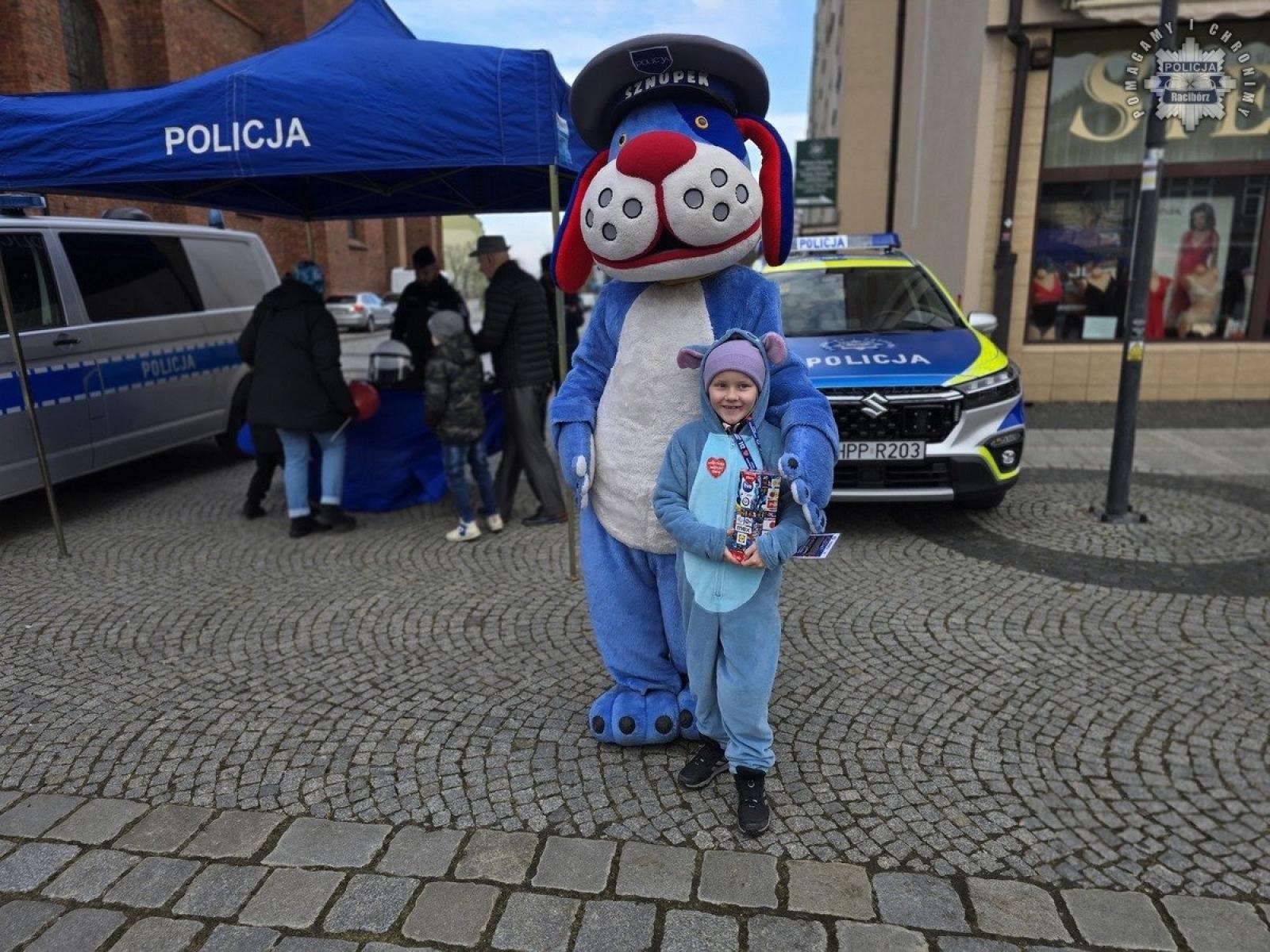 Zdjęcie w galerii na portalu naszraciborz.pl: Raciborscy policjanci na 33. Finale WOŚP wiadomości z regionu