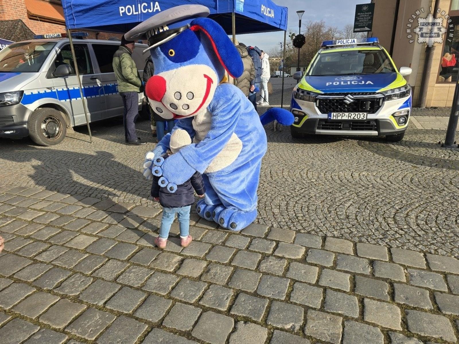 Zdjęcie w galerii na portalu naszraciborz.pl: Raciborscy policjanci na 33. Finale WOŚP wiadomości z regionu