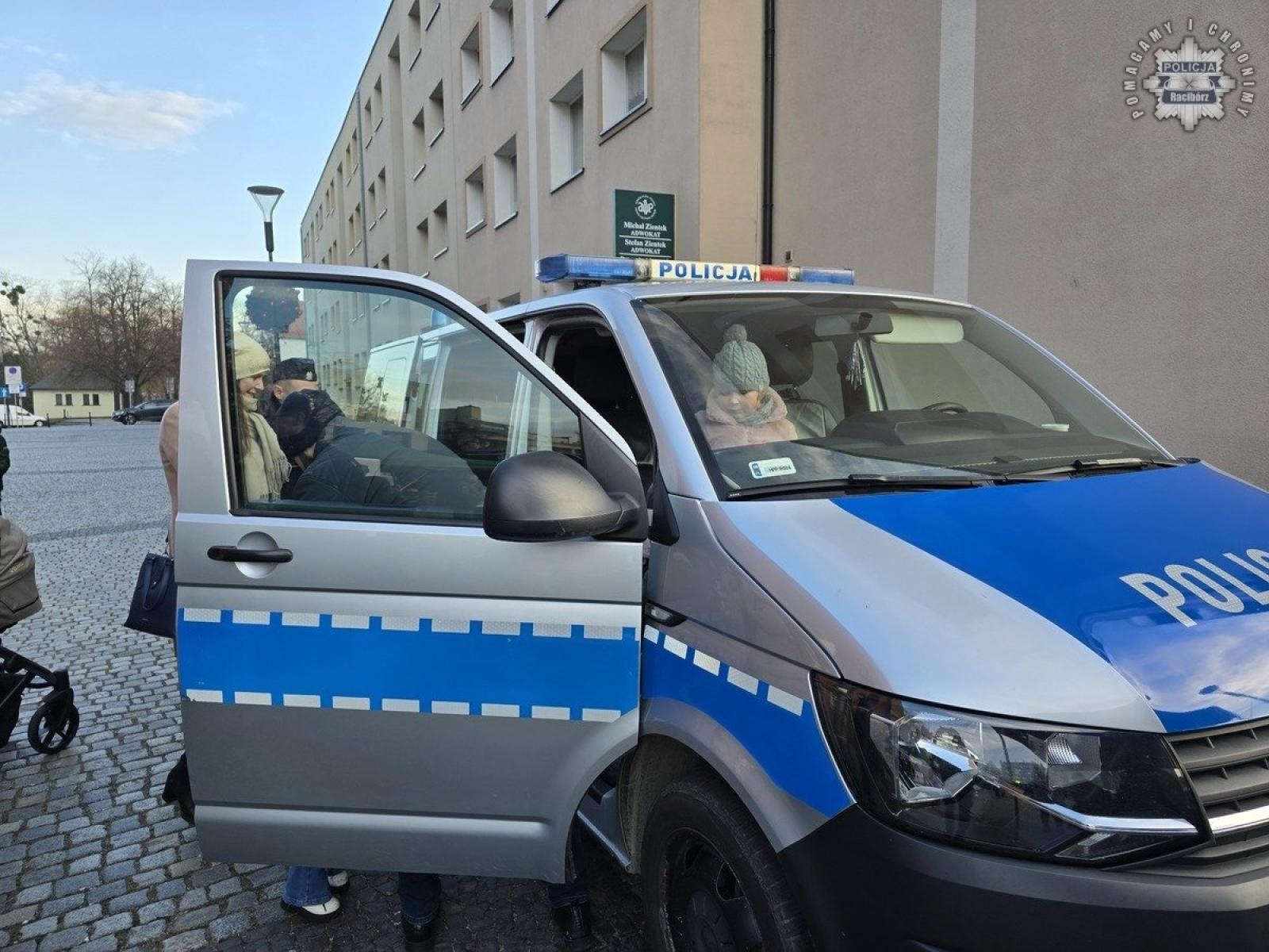 Zdjęcie w galerii na portalu naszraciborz.pl: Raciborscy policjanci na 33. Finale WOŚP wiadomości z regionu