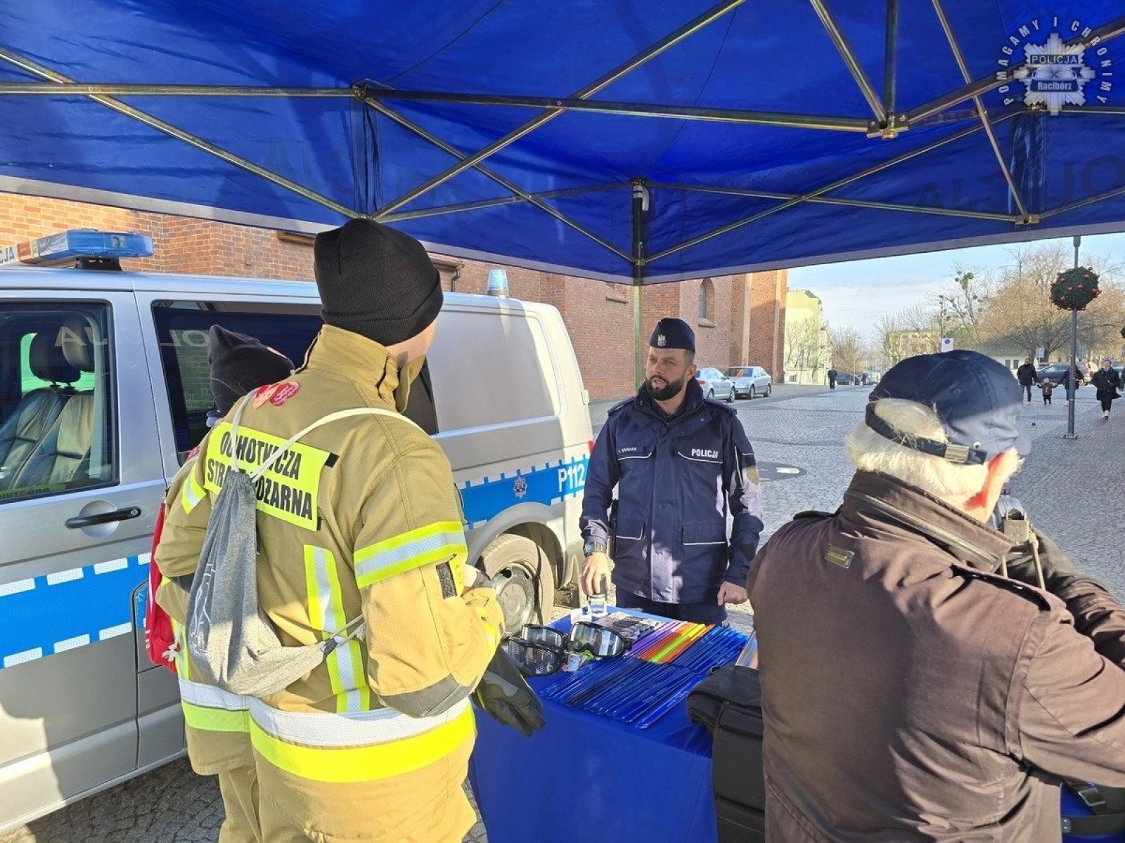 Zdjęcie w galerii na portalu naszraciborz.pl: Raciborscy policjanci na 33. Finale WOŚP wiadomości z regionu