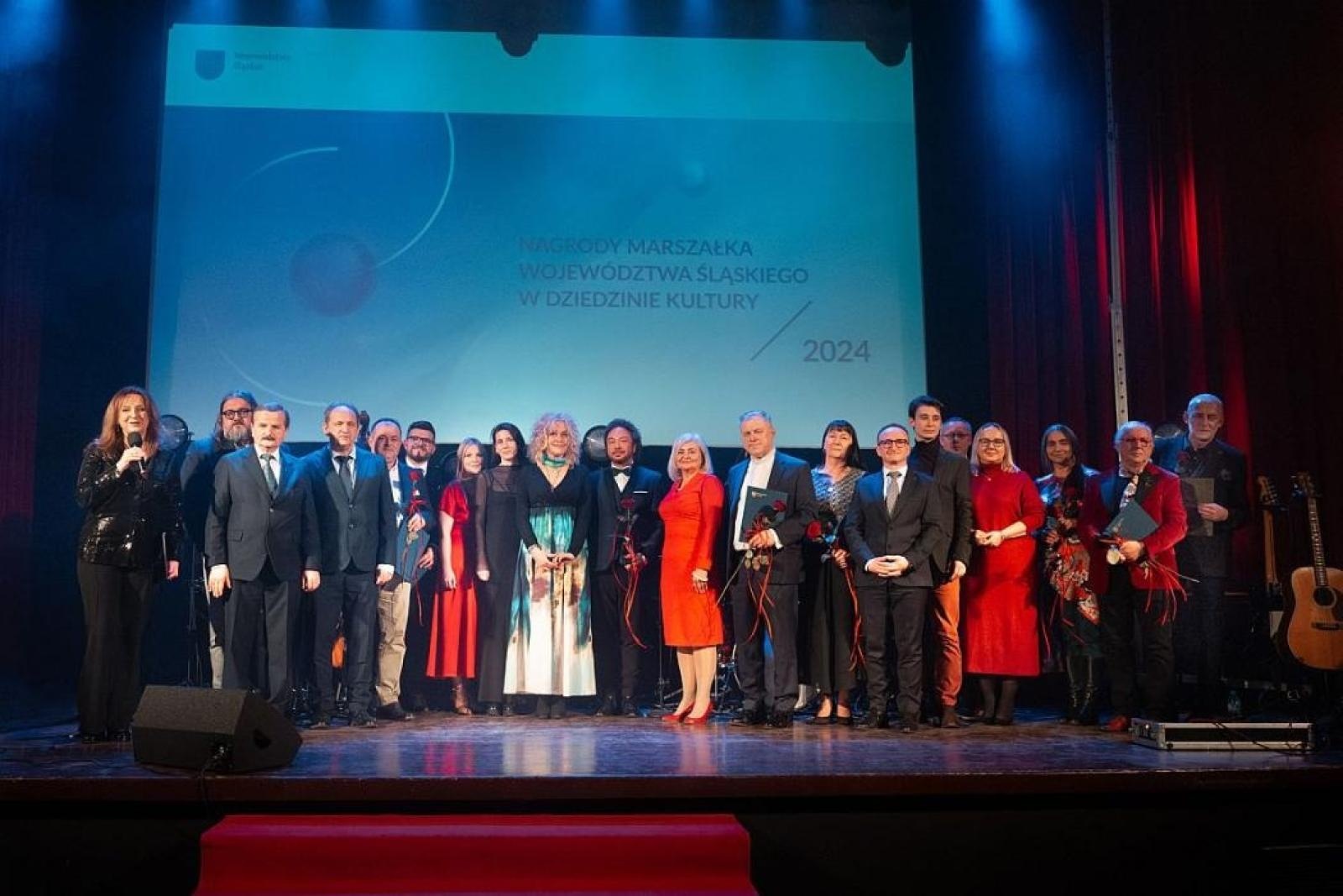 Zdjęcie w galerii na portalu naszraciborz.pl: Śląski marszałek nagradza ludzi kultury wiadomości z regionu