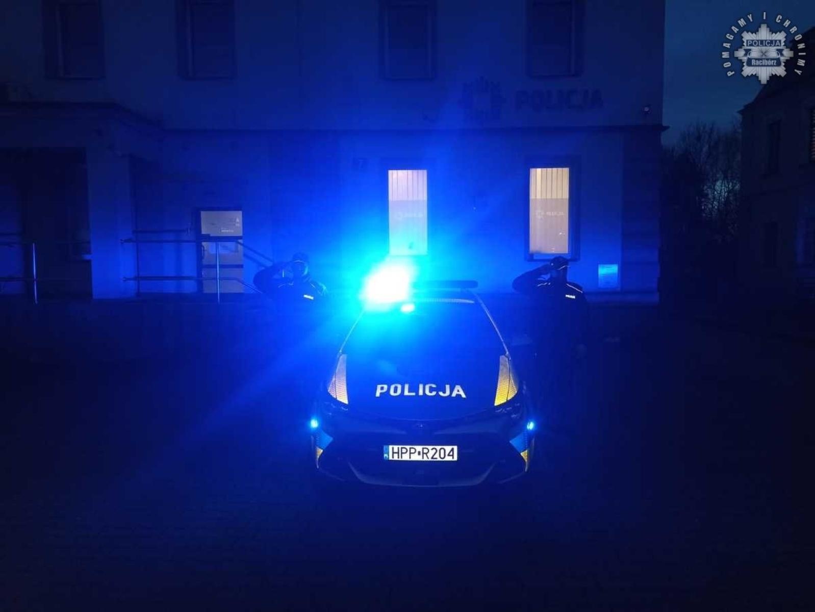 Zdjęcie w galerii na portalu naszraciborz.pl: Policjanci z Raciborza uczcili pamięć zmarłego ratownika medycznego wiadomości z regionu