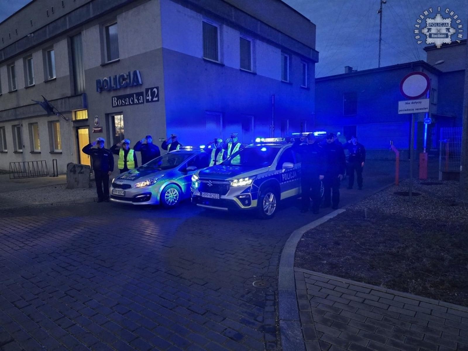 Zdjęcie w galerii na portalu naszraciborz.pl: Policjanci z Raciborza uczcili pamięć zmarłego ratownika medycznego wiadomości z regionu