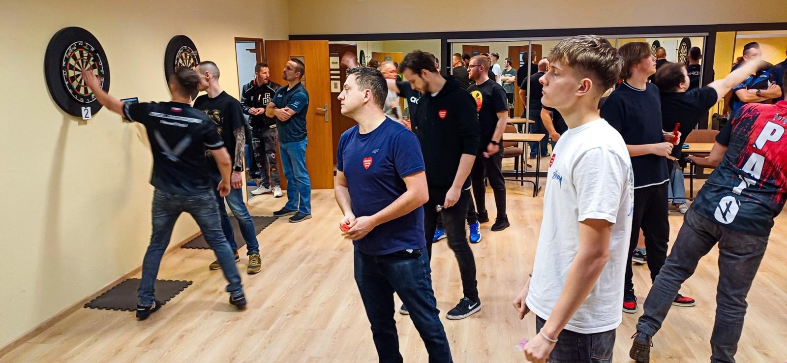 Zdjęcie w galerii na portalu naszraciborz.pl: Liga Steel Darta Powiat Raciborski: emocje, rywalizacja i wsparcie WOŚP wiadomości z regionu