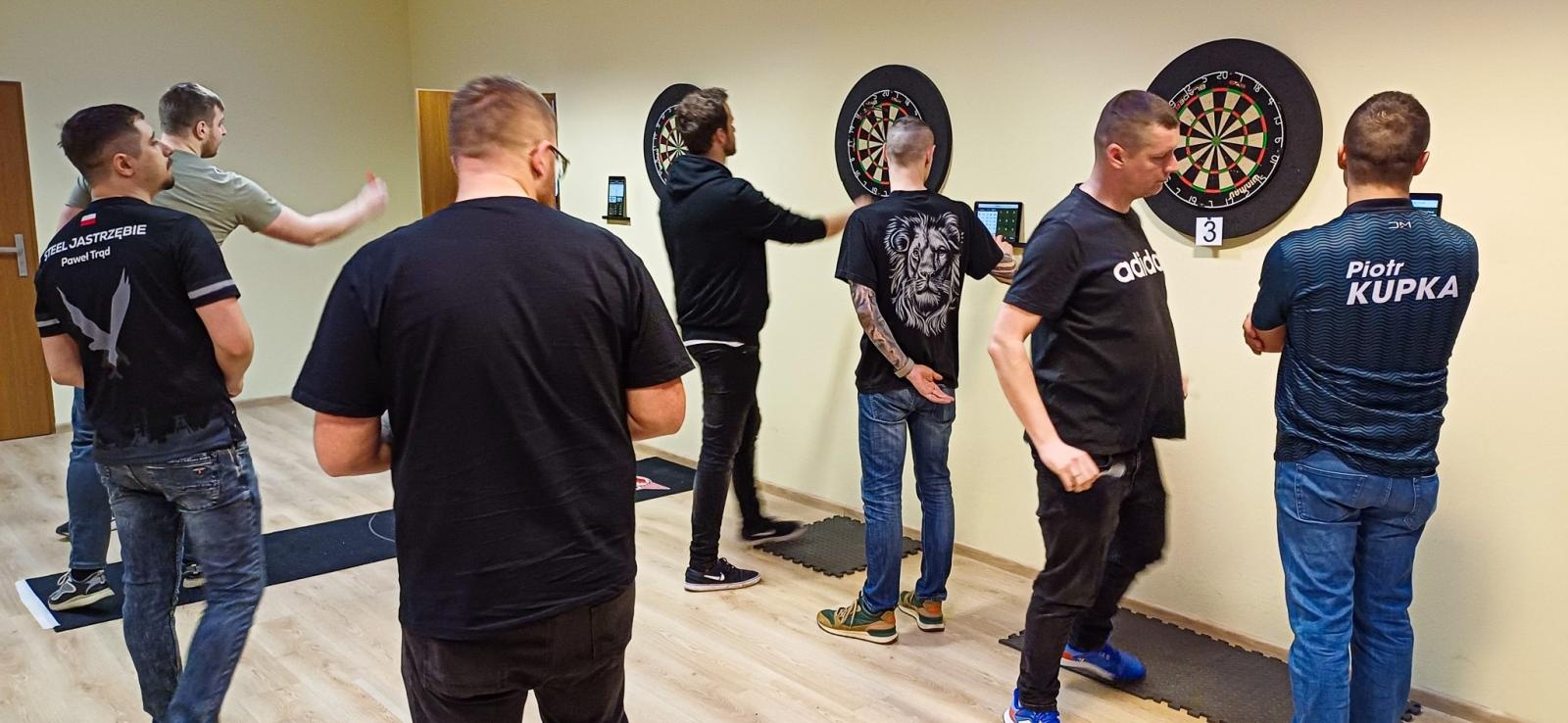 Zdjęcie w galerii na portalu naszraciborz.pl: Liga Steel Darta Powiat Raciborski: emocje, rywalizacja i wsparcie WOŚP wiadomości z regionu