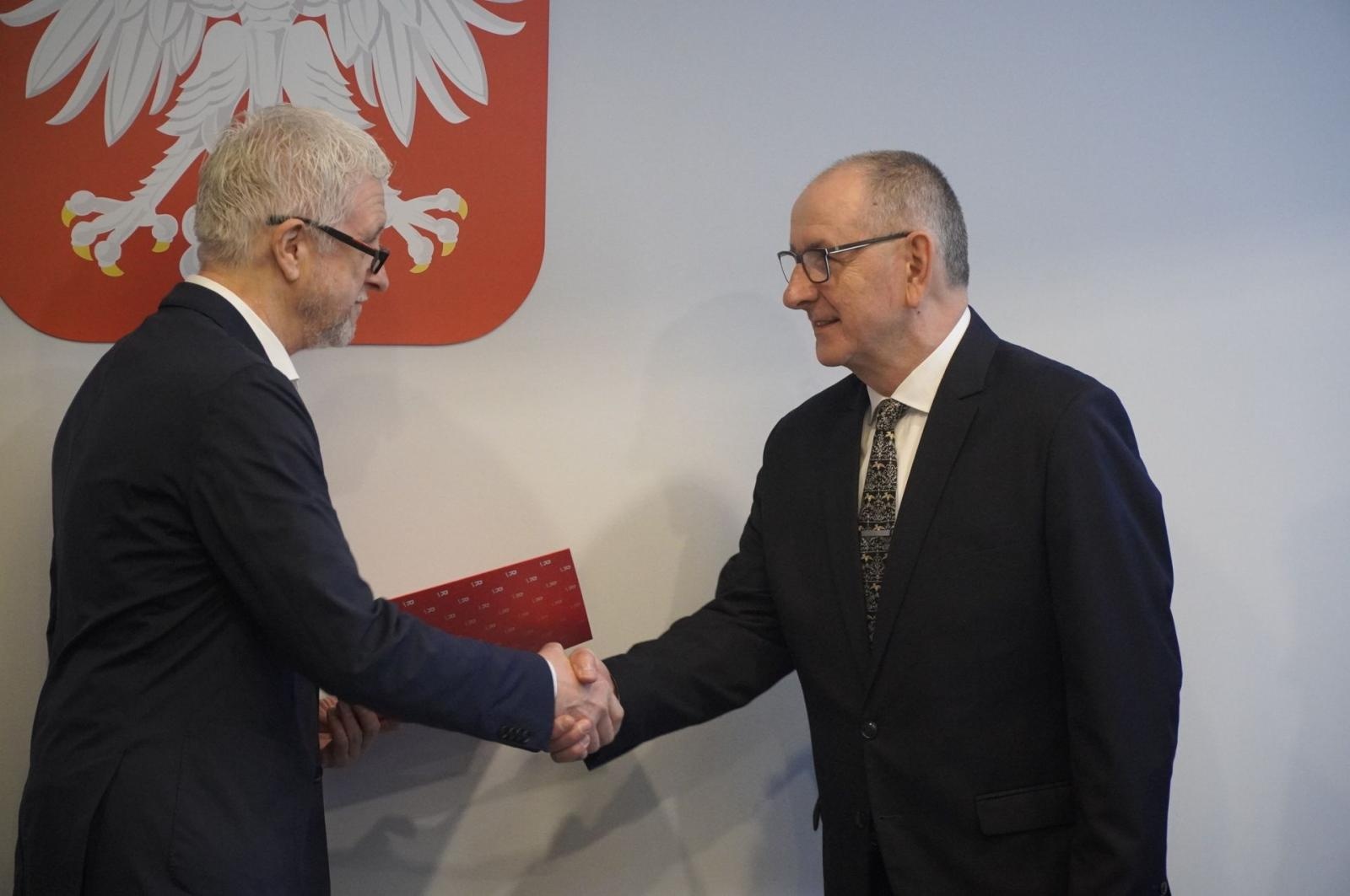 Zdjęcie w galerii na portalu naszraciborz.pl: Urząd Miasta pożegnał naczelnika Wydziału Dróg Miejskich wiadomości z regionu