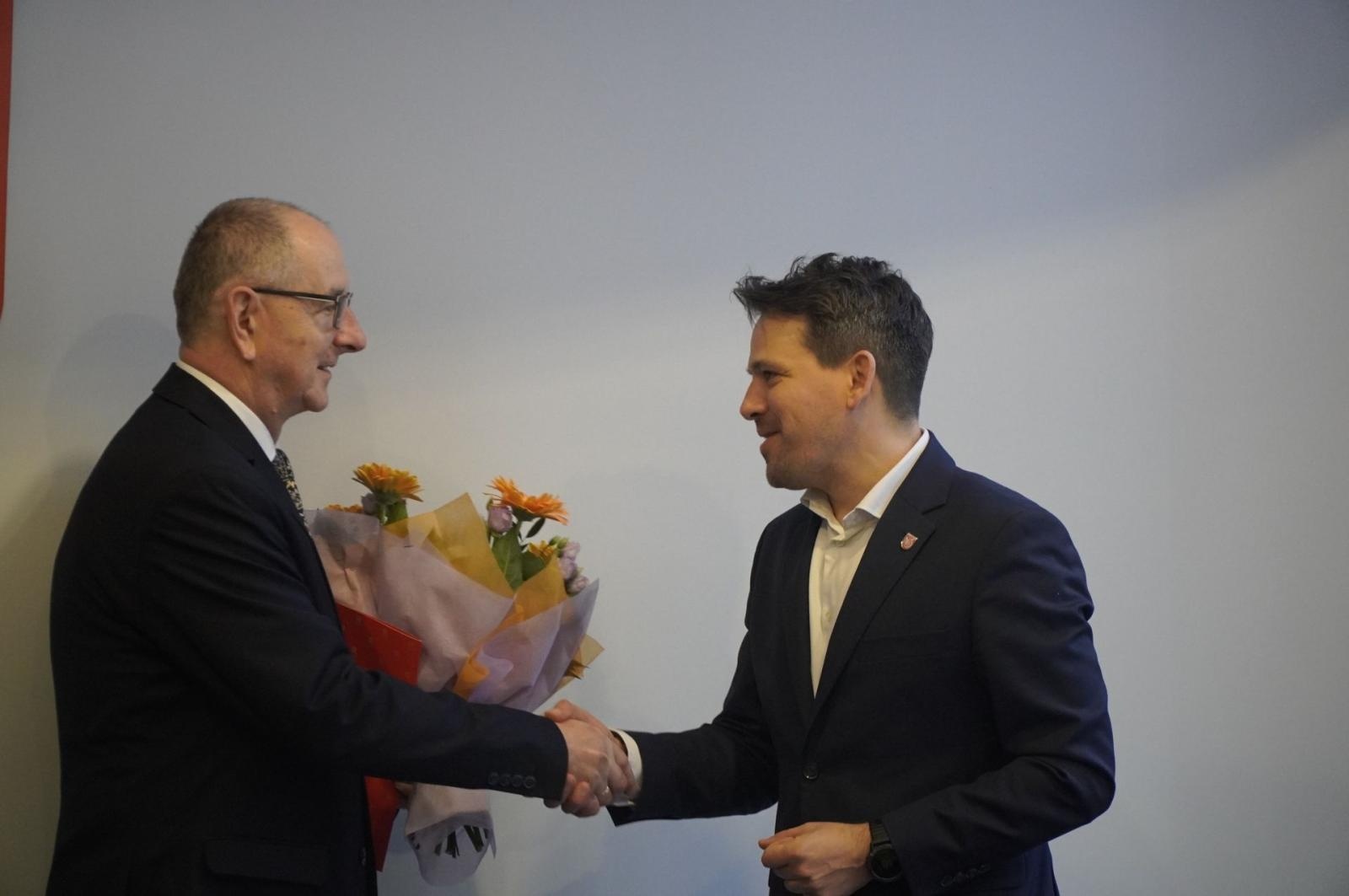 Zdjęcie w galerii na portalu naszraciborz.pl: Urząd Miasta pożegnał naczelnika Wydziału Dróg Miejskich wiadomości z regionu