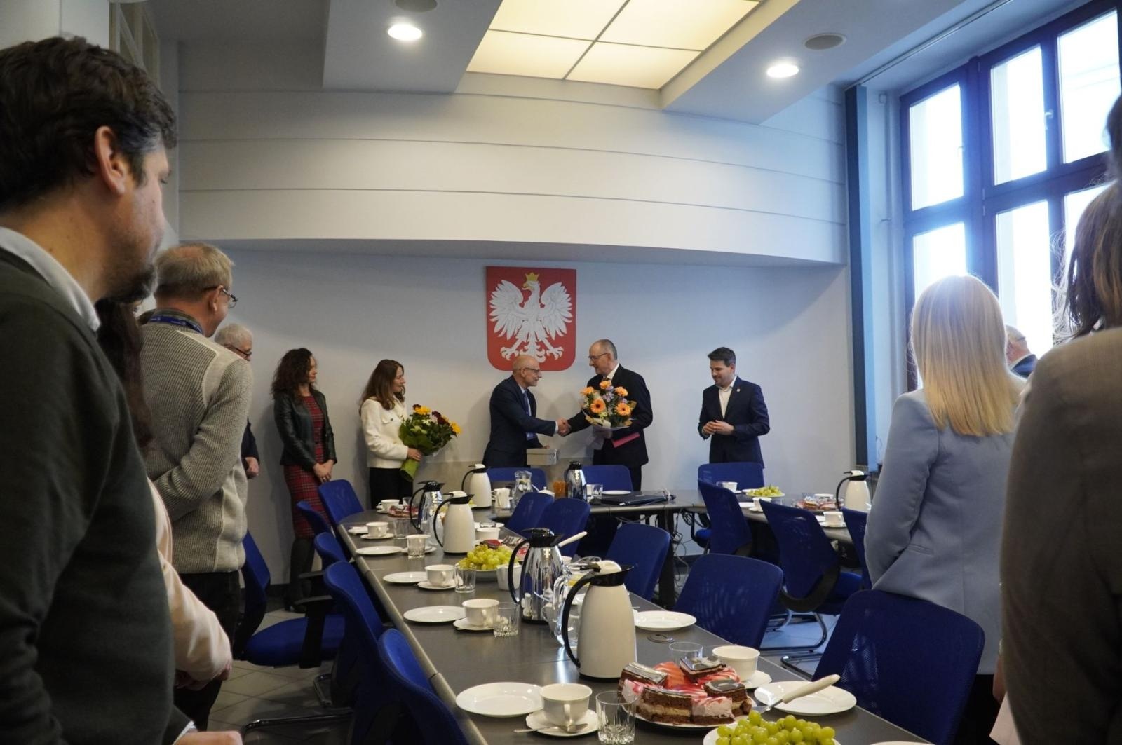 Zdjęcie w galerii na portalu naszraciborz.pl: Urząd Miasta pożegnał naczelnika Wydziału Dróg Miejskich wiadomości z regionu