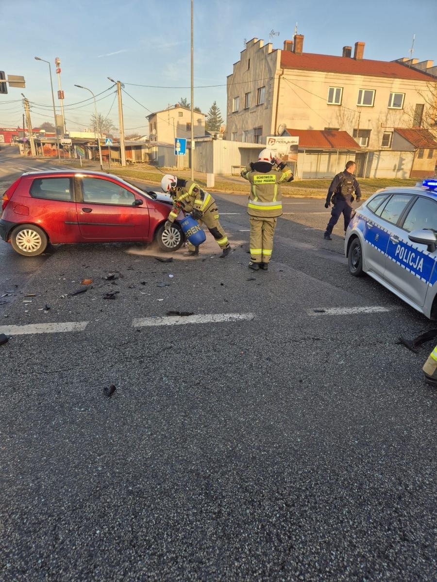 Zdjęcie w galerii na portalu naszraciborz.pl: Ford i fiat zderzyły się w Chałupkach wiadomości z regionu