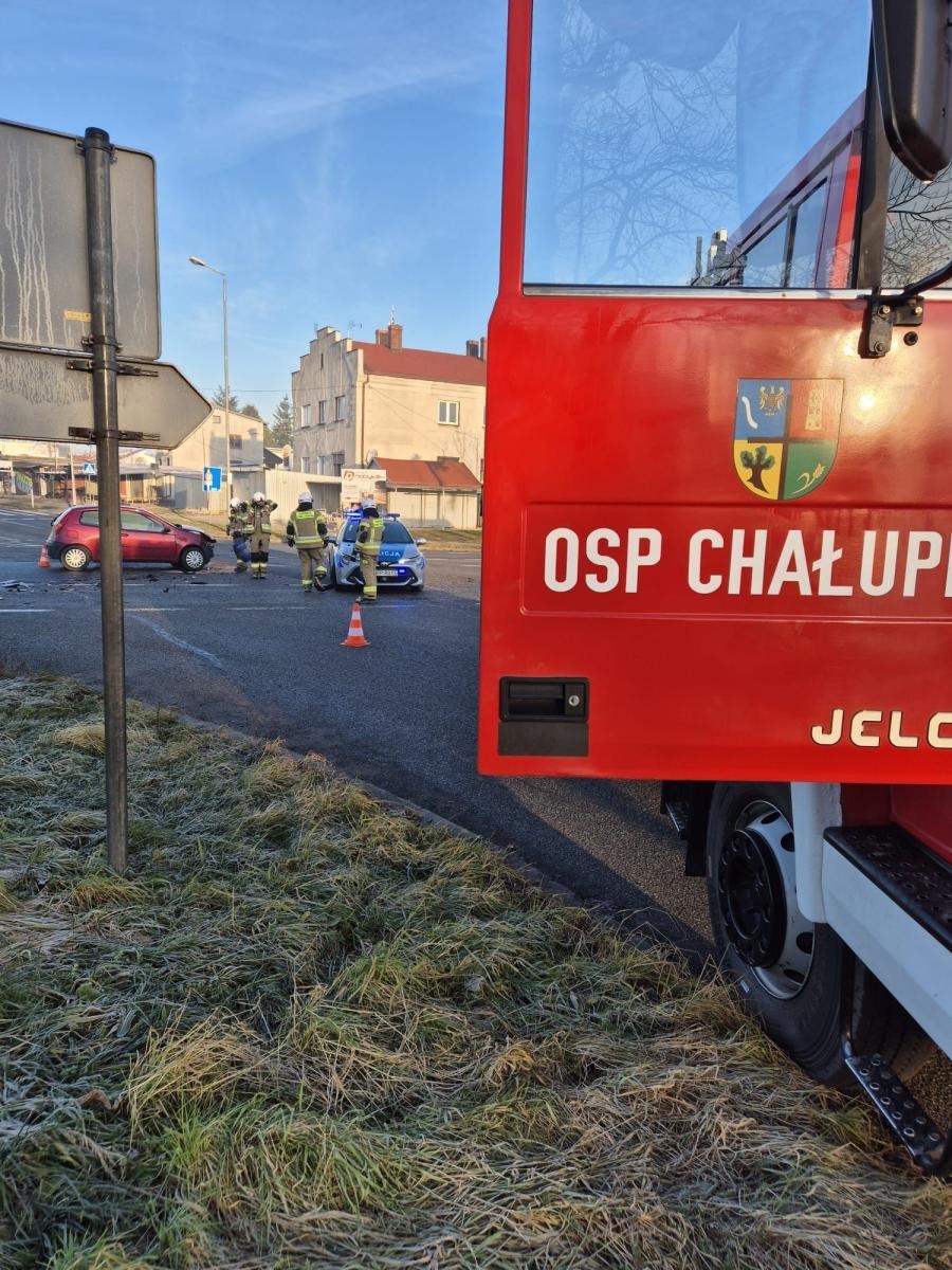 Zdjęcie w galerii na portalu naszraciborz.pl: Ford i fiat zderzyły się w Chałupkach wiadomości z regionu