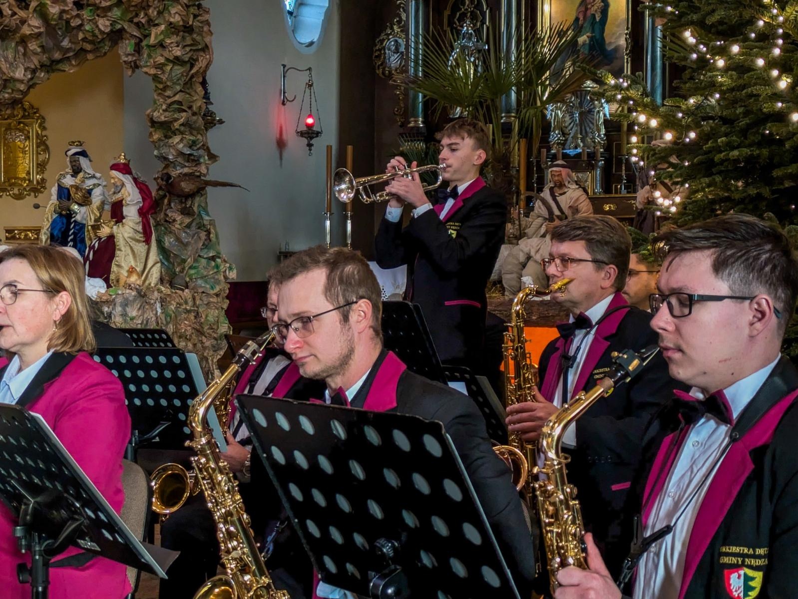 Zdjęcie w galerii na portalu naszraciborz.pl: Owacje na stojąco. Koncert kolęd Orkiestry Dętej Gminy Nędza [FOTO i WIDEO] wiadomości z regionu