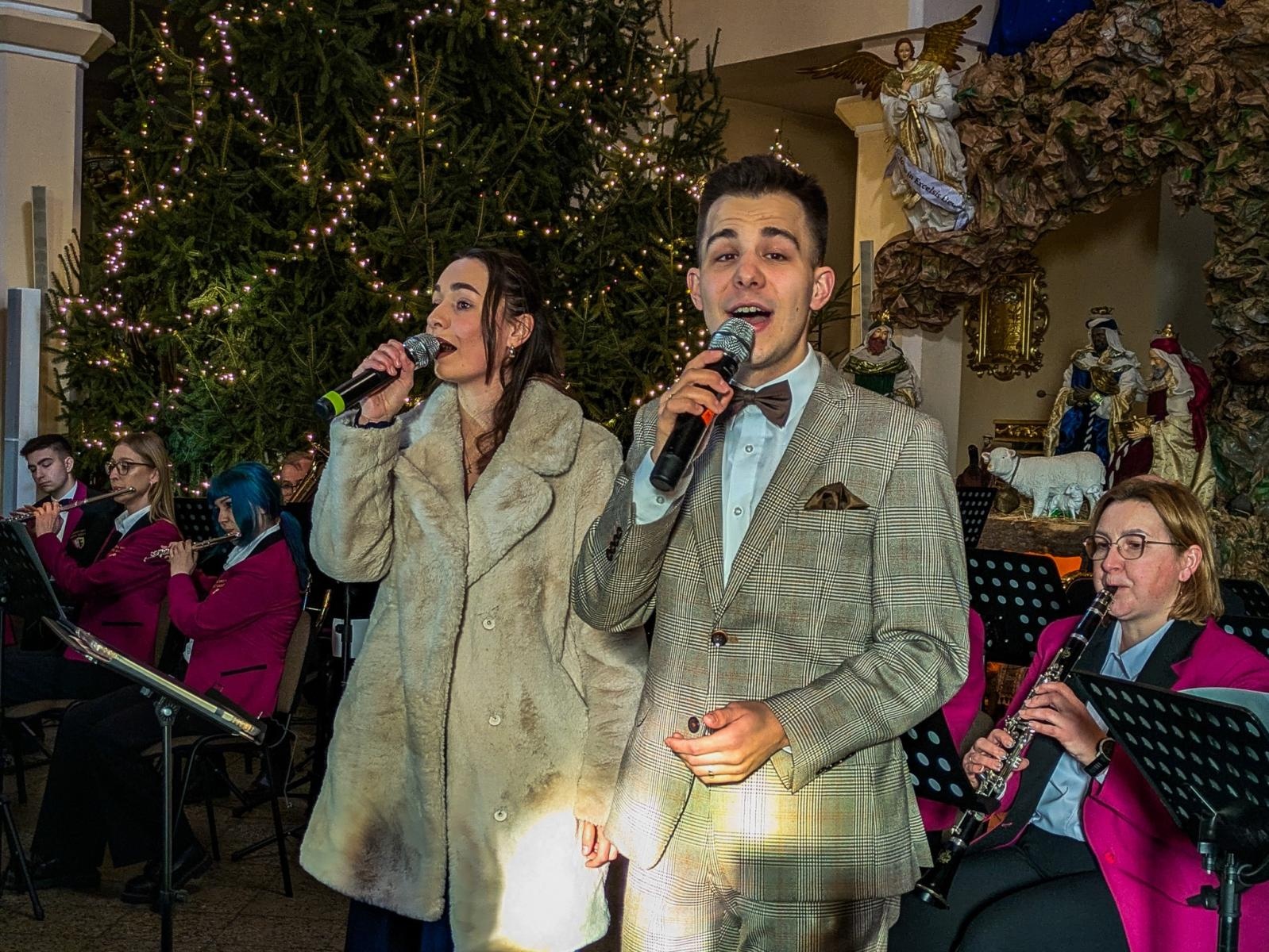 Zdjęcie w galerii na portalu naszraciborz.pl: Owacje na stojąco. Koncert kolęd Orkiestry Dętej Gminy Nędza [FOTO i WIDEO] wiadomości z regionu