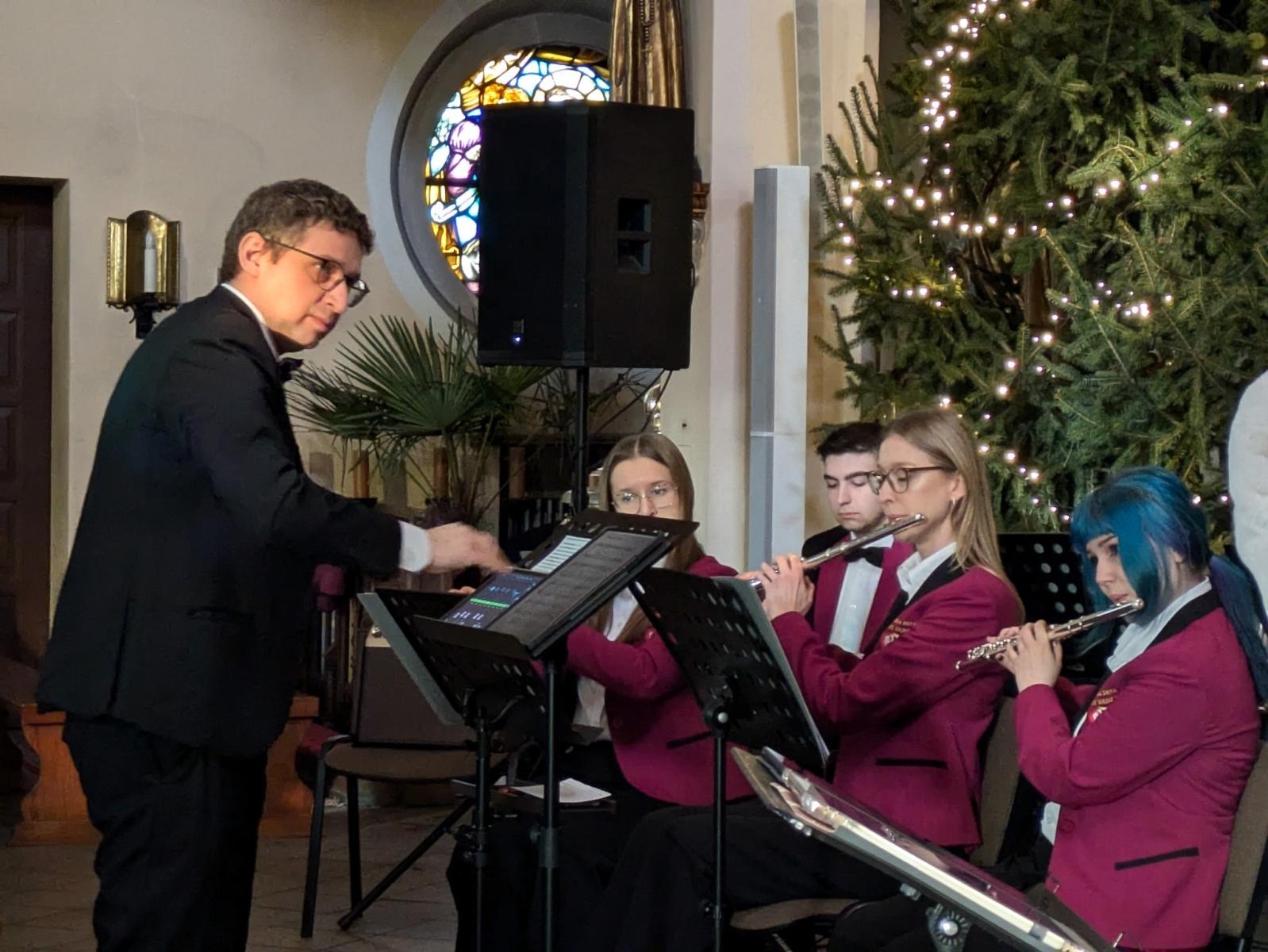 Zdjęcie w galerii na portalu naszraciborz.pl: Owacje na stojąco. Koncert kolęd Orkiestry Dętej Gminy Nędza [FOTO i WIDEO] wiadomości z regionu