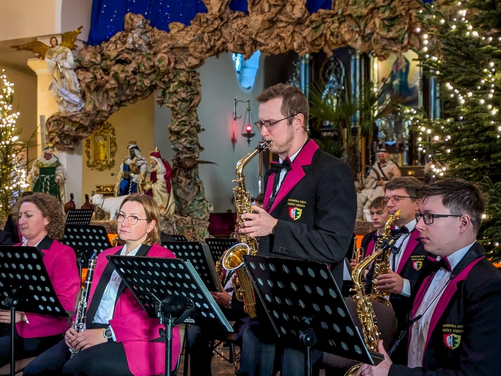 Zdjęcie w galerii na portalu naszraciborz.pl: Owacje na stojąco. Koncert kolęd Orkiestry Dętej Gminy Nędza [FOTO i WIDEO] wiadomości z regionu