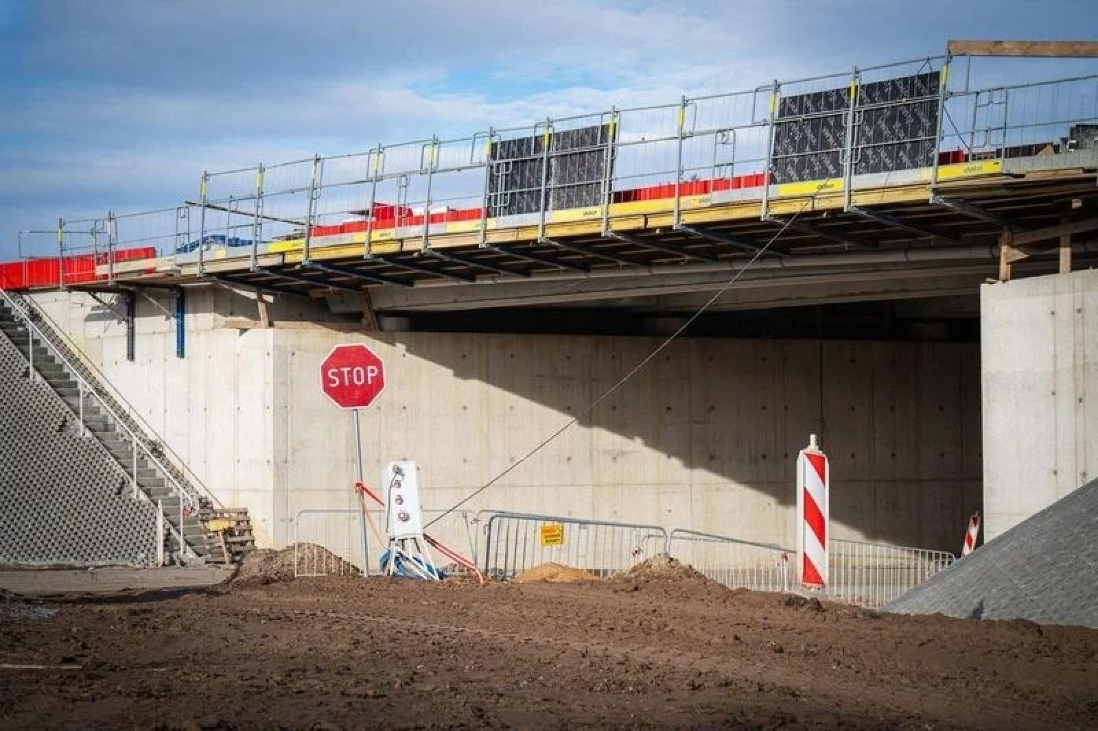 Zdjęcie w galerii na portalu naszraciborz.pl: Rybnik finiszuje z ostatnim odcinkiem drogi Racibórz-Pszczyna wiadomości z regionu