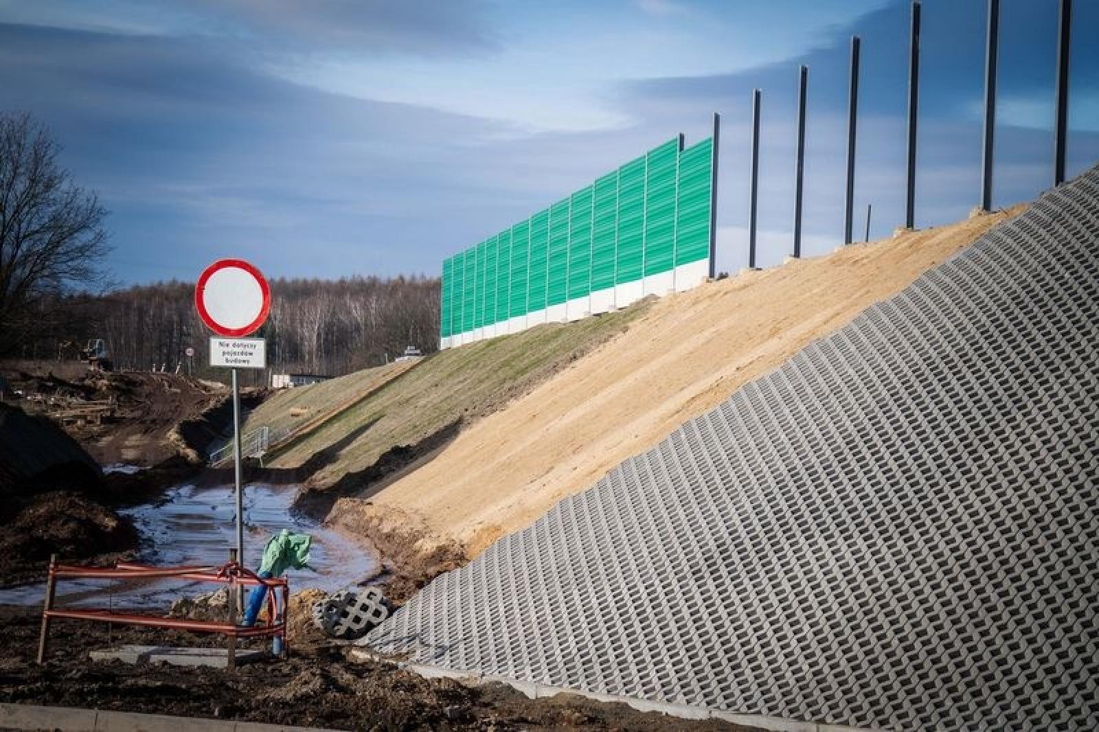 Zdjęcie w galerii na portalu naszraciborz.pl: Rybnik finiszuje z ostatnim odcinkiem drogi Racibórz-Pszczyna wiadomości z regionu