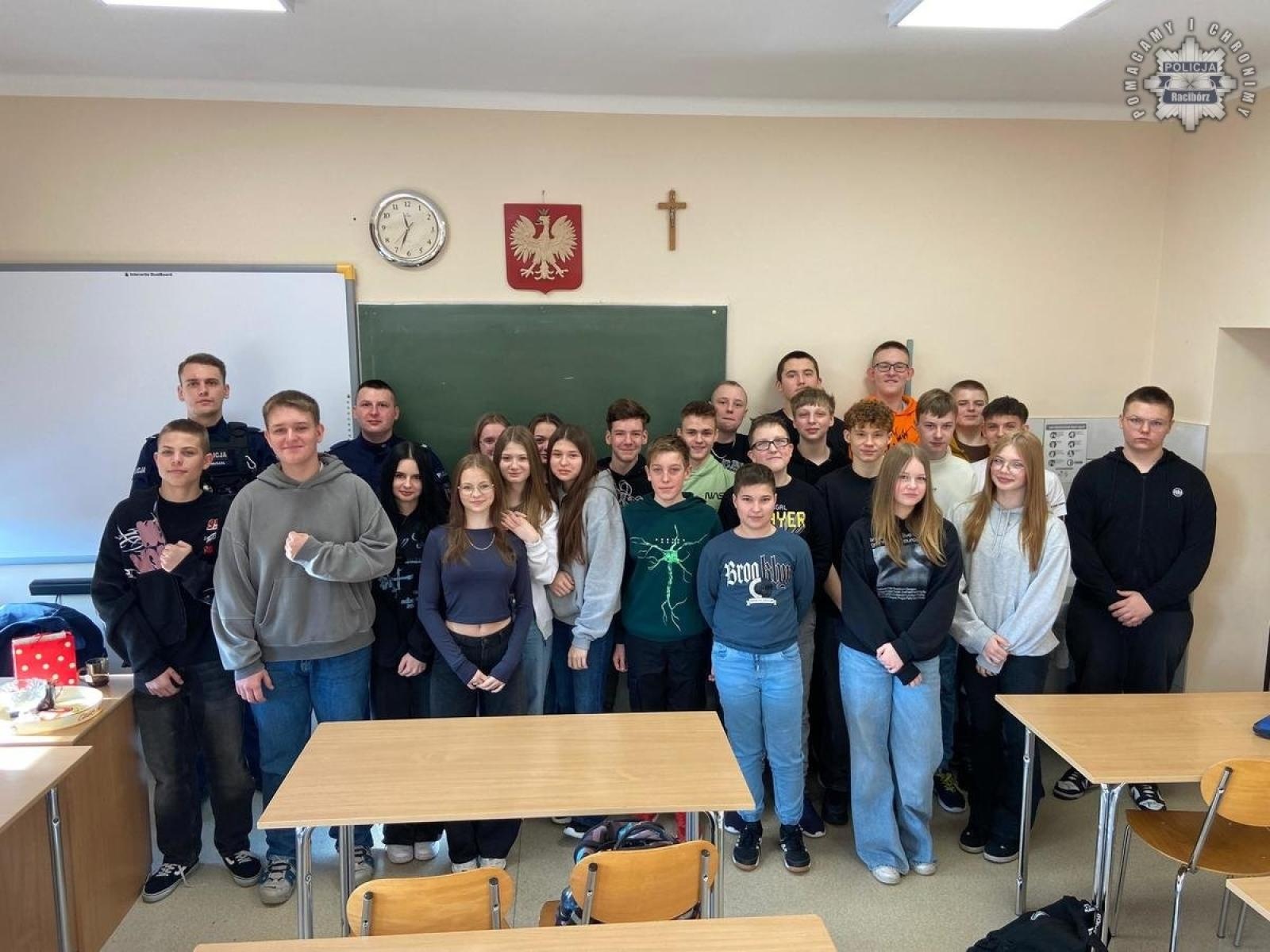 Zdjęcie w galerii na portalu naszraciborz.pl: Bezpieczne ferie. Spotkanie z dzielnicowym w Tworkowie wiadomości z regionu