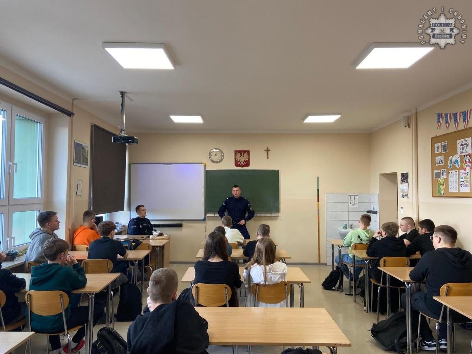 Zdjęcie w galerii na portalu naszraciborz.pl: Bezpieczne ferie. Spotkanie z dzielnicowym w Tworkowie wiadomości z regionu