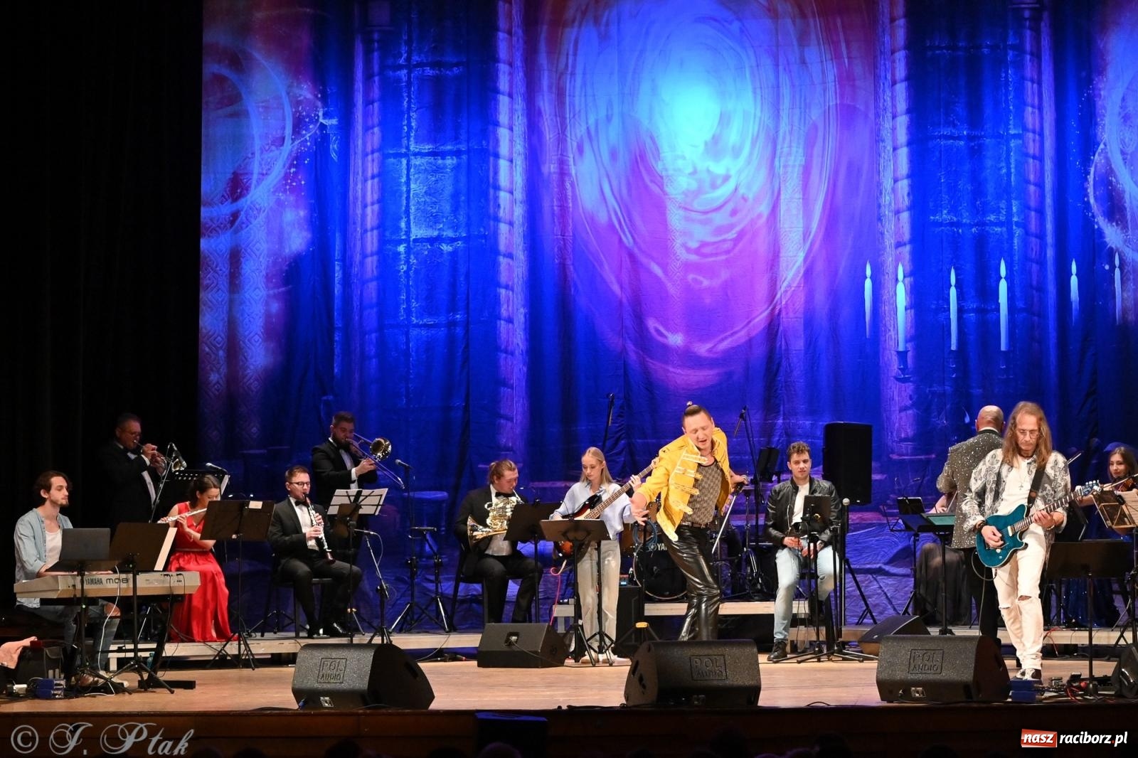 Zdjęcie w galerii na portalu naszraciborz.pl: Legendarny rock w symfonicznym wydaniu porwał publiczność w Raciborzu [FOTO] wiadomości z regionu