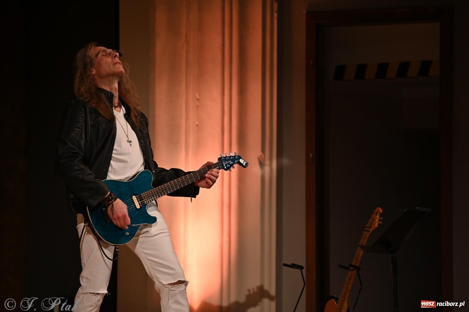 Zdjęcie w galerii na portalu naszraciborz.pl: Legendarny rock w symfonicznym wydaniu porwał publiczność w Raciborzu [FOTO] wiadomości z regionu