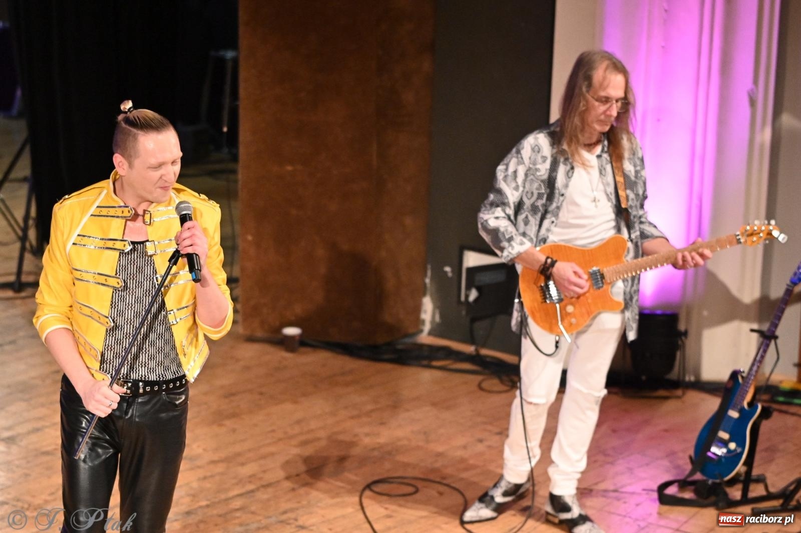 Zdjęcie w galerii na portalu naszraciborz.pl: Legendarny rock w symfonicznym wydaniu porwał publiczność w Raciborzu [FOTO] wiadomości z regionu