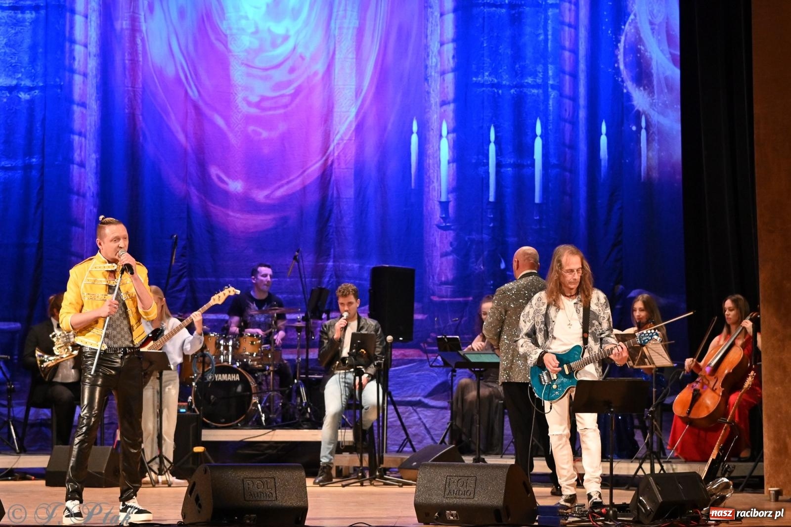 Zdjęcie w galerii na portalu naszraciborz.pl: Legendarny rock w symfonicznym wydaniu porwał publiczność w Raciborzu [FOTO] wiadomości z regionu