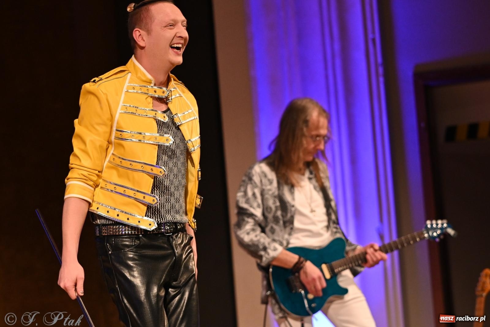 Zdjęcie w galerii na portalu naszraciborz.pl: Legendarny rock w symfonicznym wydaniu porwał publiczność w Raciborzu [FOTO] wiadomości z regionu