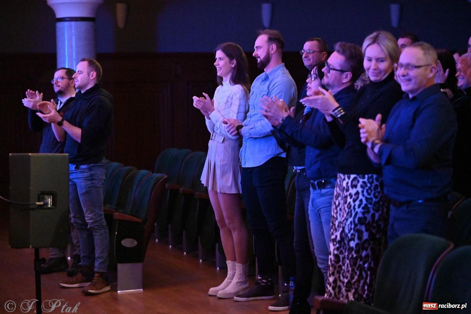 Zdjęcie w galerii na portalu naszraciborz.pl: Legendarny rock w symfonicznym wydaniu porwał publiczność w Raciborzu [FOTO] wiadomości z regionu