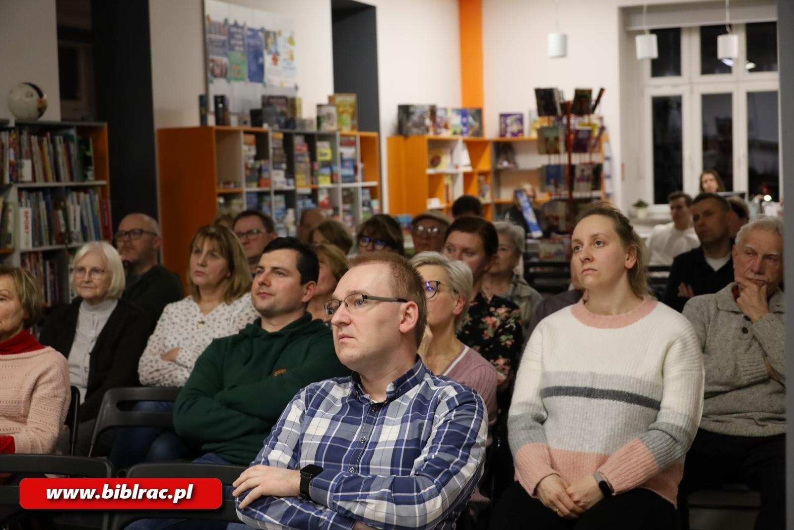 Zdjęcie w galerii na portalu naszraciborz.pl: Młodzi nie wiedzą, starzy nie pamiętają. O tragedii górnośląskiej w raciborskiej bibliotece wiadomości z regionu