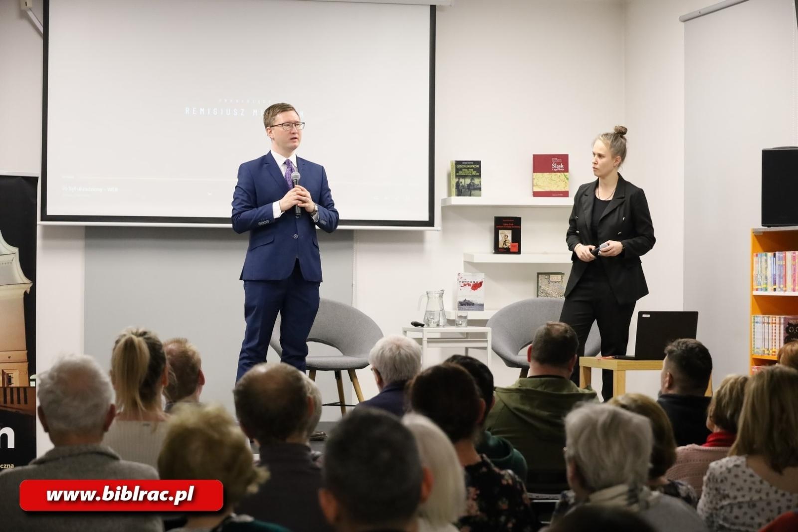 Zdjęcie w galerii na portalu naszraciborz.pl: Młodzi nie wiedzą, starzy nie pamiętają. O tragedii górnośląskiej w raciborskiej bibliotece wiadomości z regionu